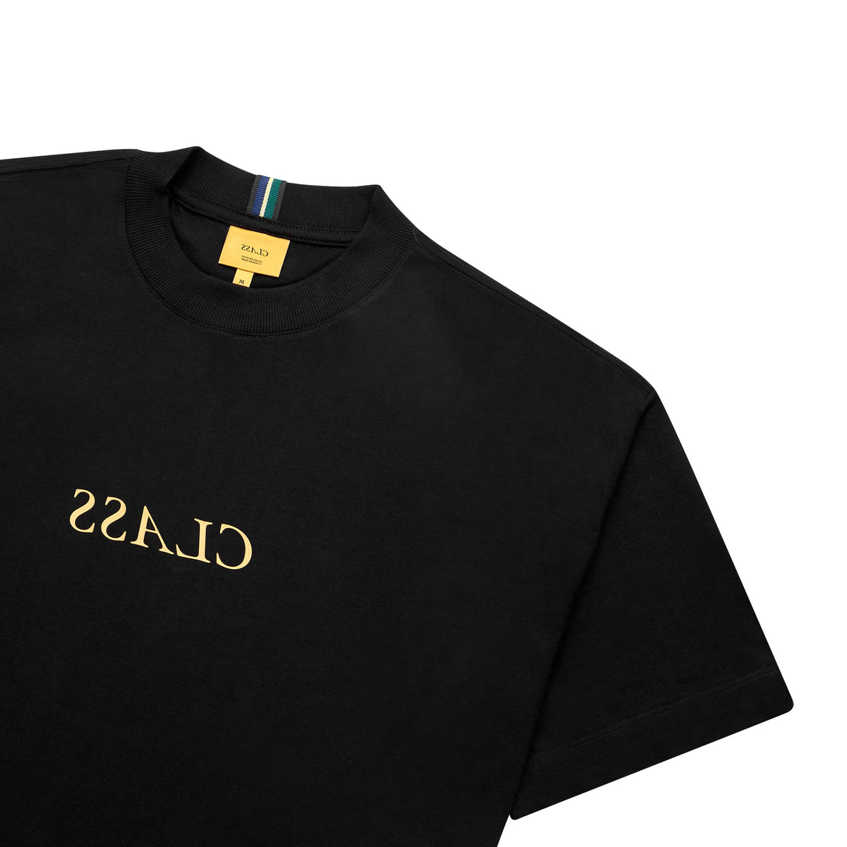 Camiseta preta com estampa dourada frontal e gola redonda