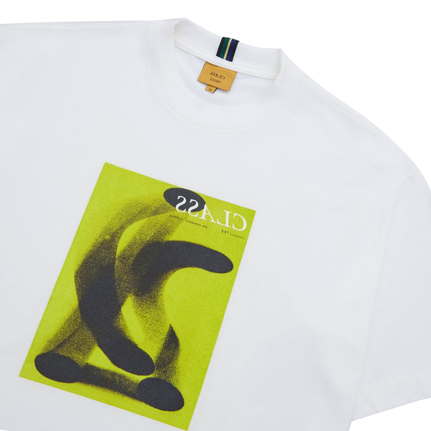 Camiseta off-white com estampa preta e verde neon no peito