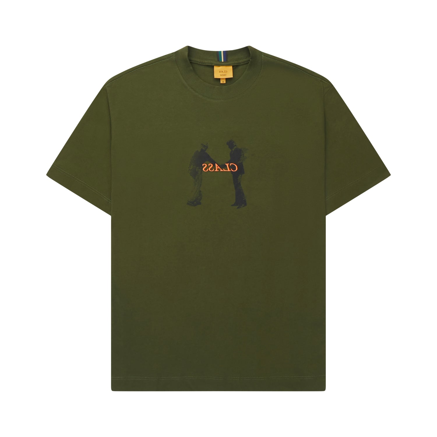 Camiseta verde com gola careca e estampa frontal de dois personagens em preto
