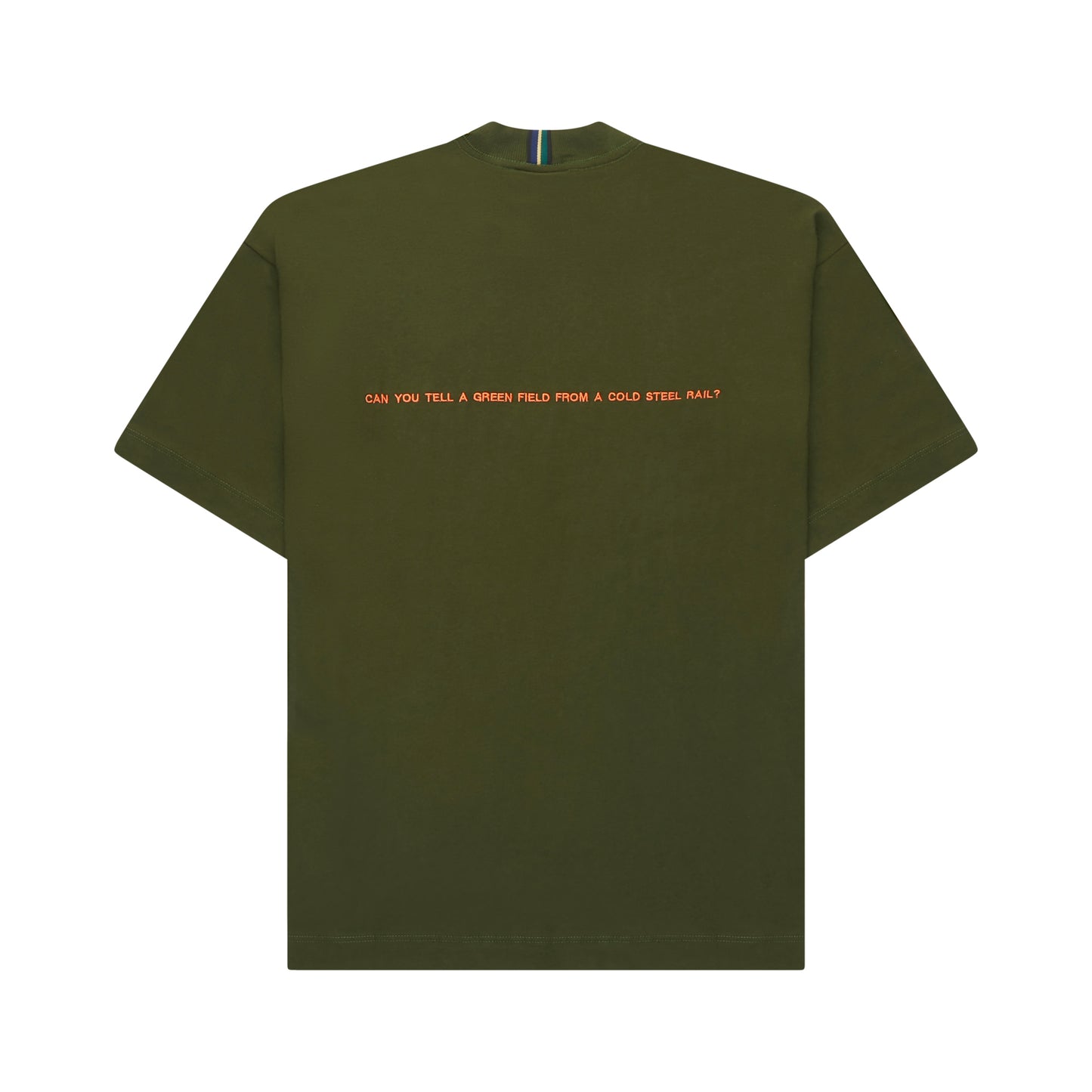 Camiseta verde com gola careca e estampa traseira central discreta