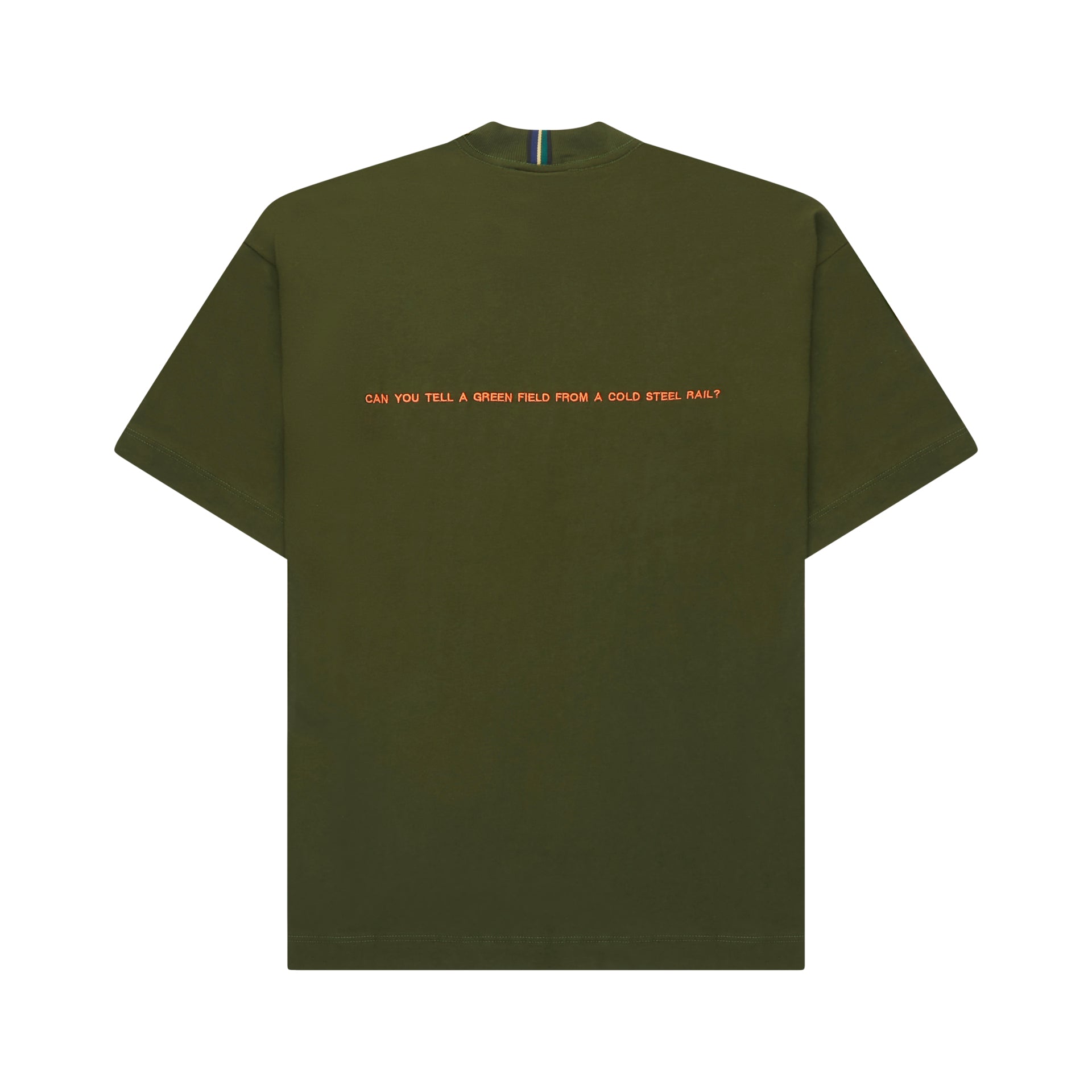 Camiseta verde com gola careca e estampa traseira central discreta