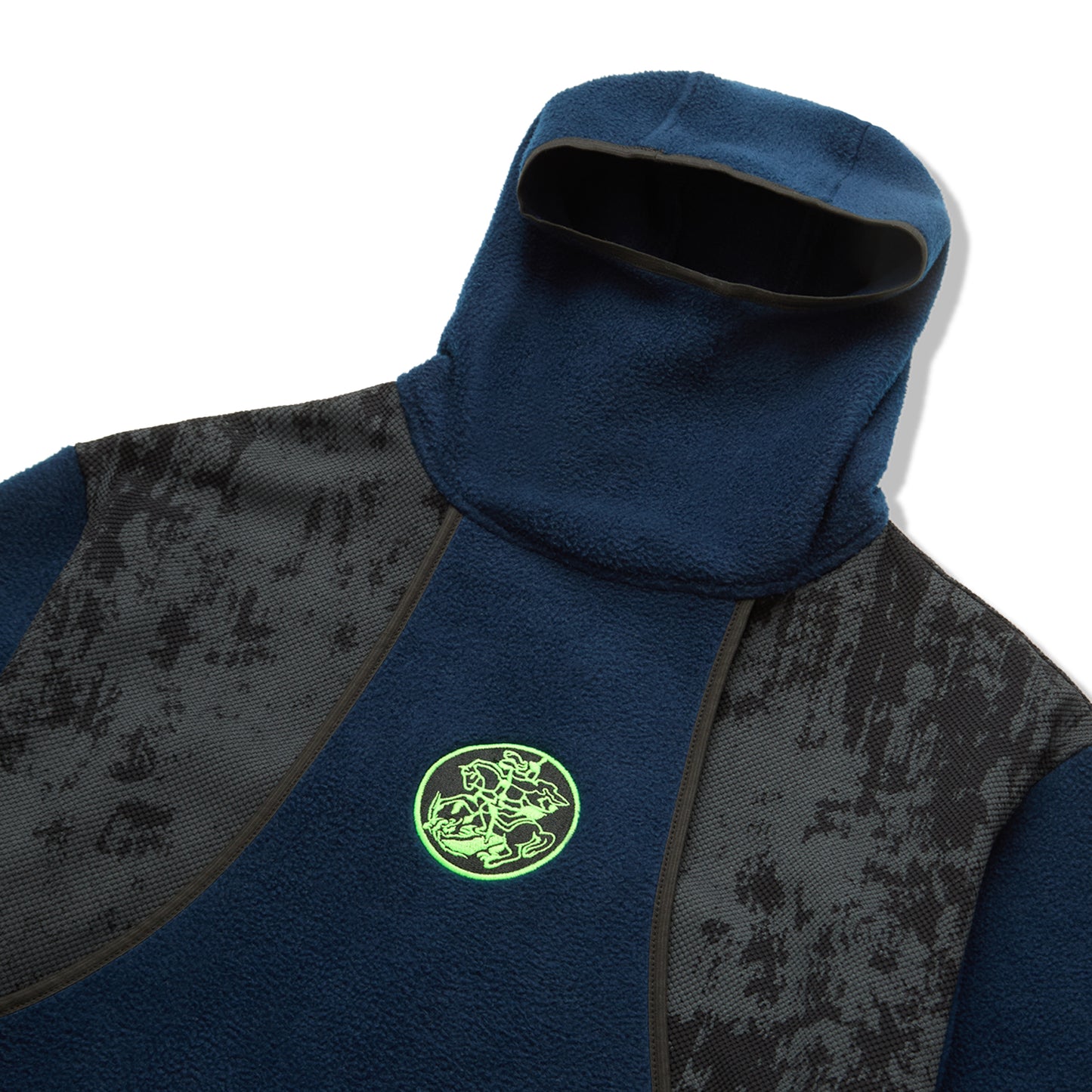 Jaqueta fleece azul-marinho com capuz forrado e emblema verde na frente