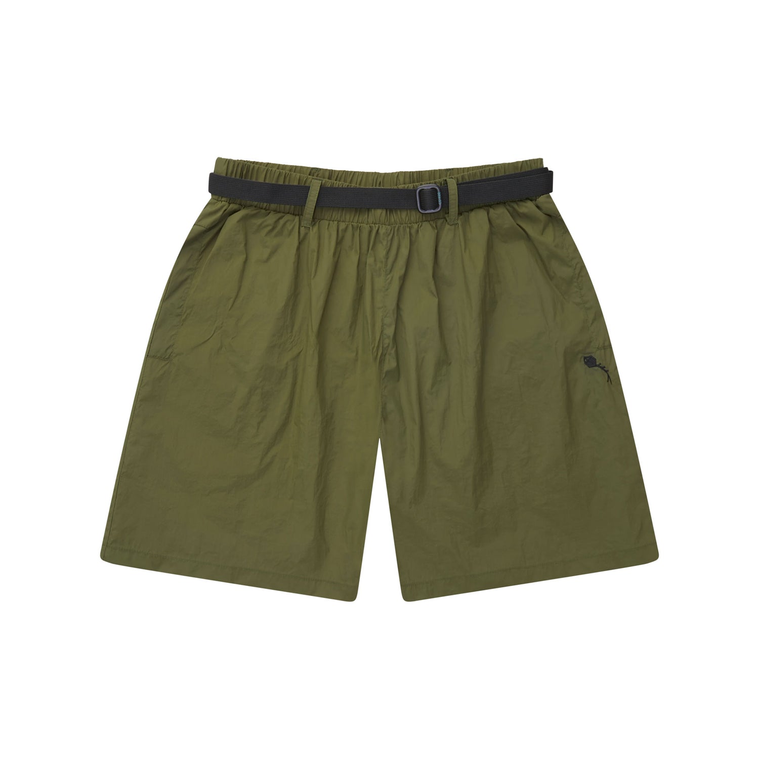 Shorts verde oliva PIPA, cós elástico com cinto e fivela preta, modelagem solta