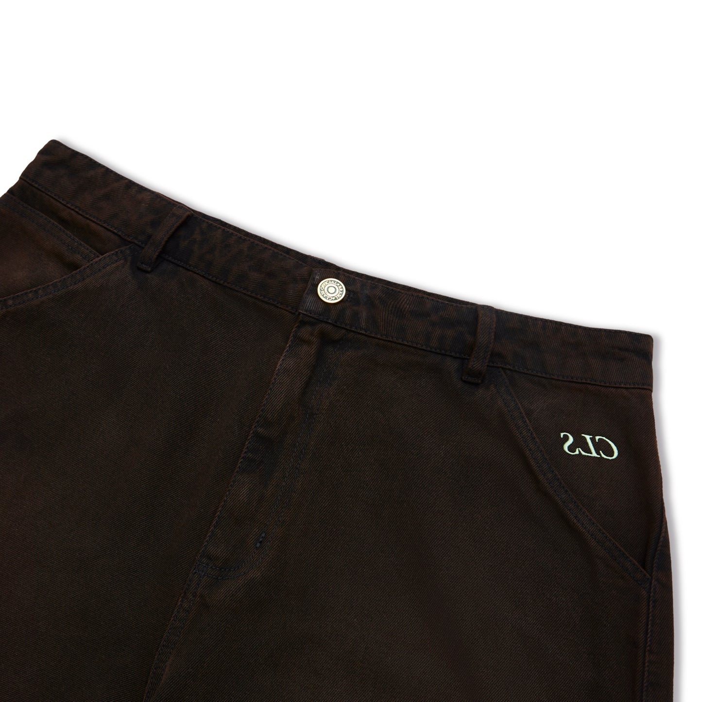 Shorts baggy marrom com cós, botão e logo bordado na lateral