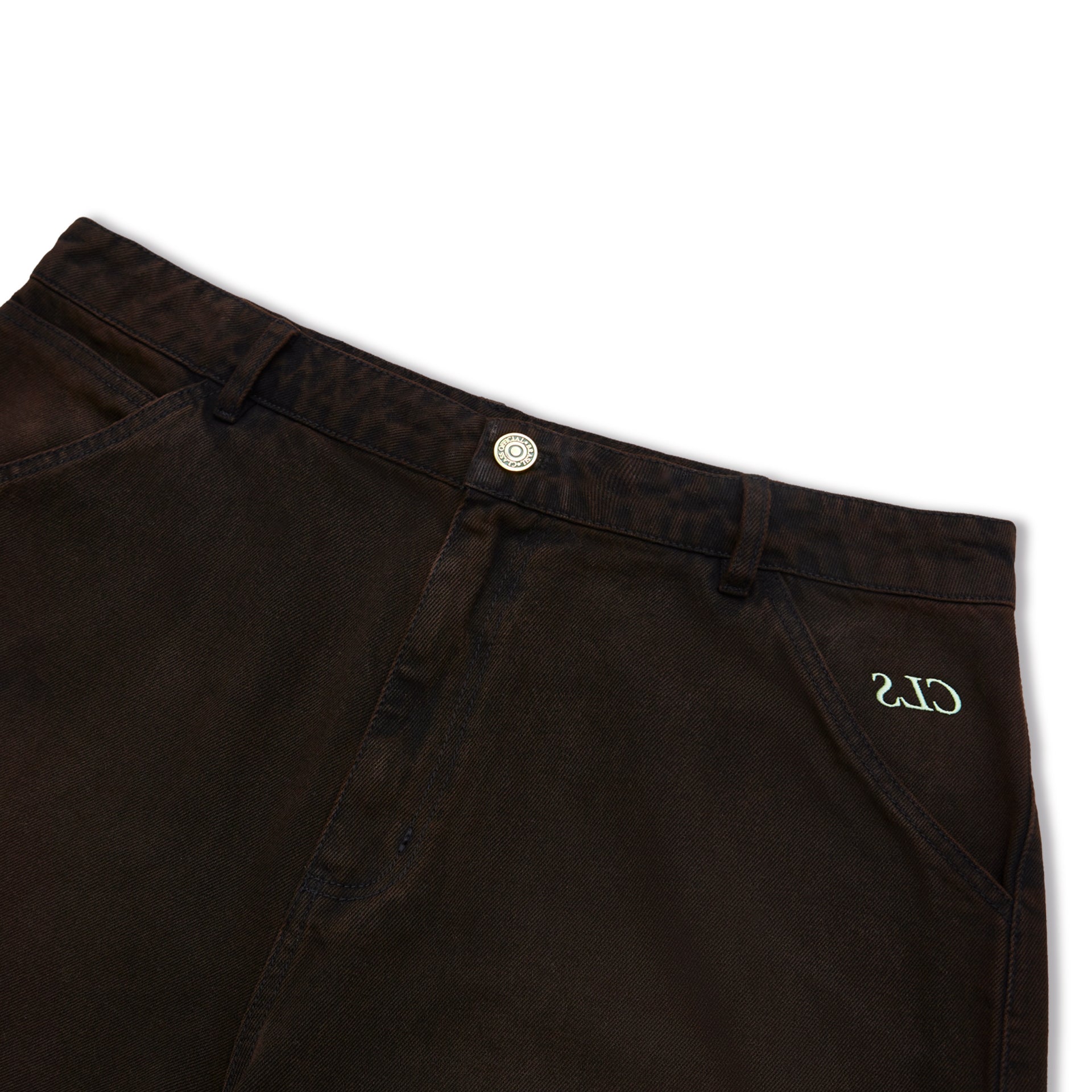 Shorts baggy marrom com cós, botão e logo bordado na lateral
