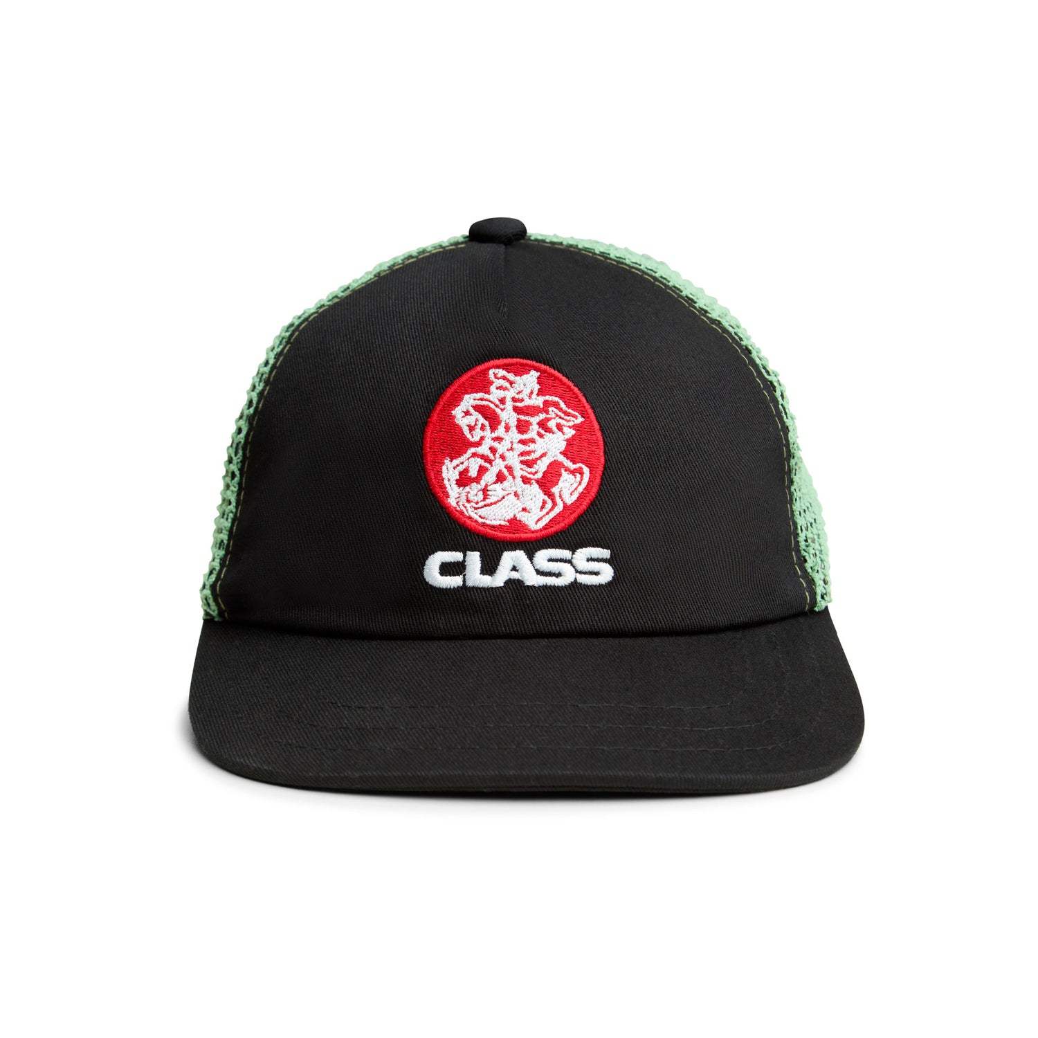 Boné trucker preto com malha verde, emblema vermelho e logo CLASS na frente