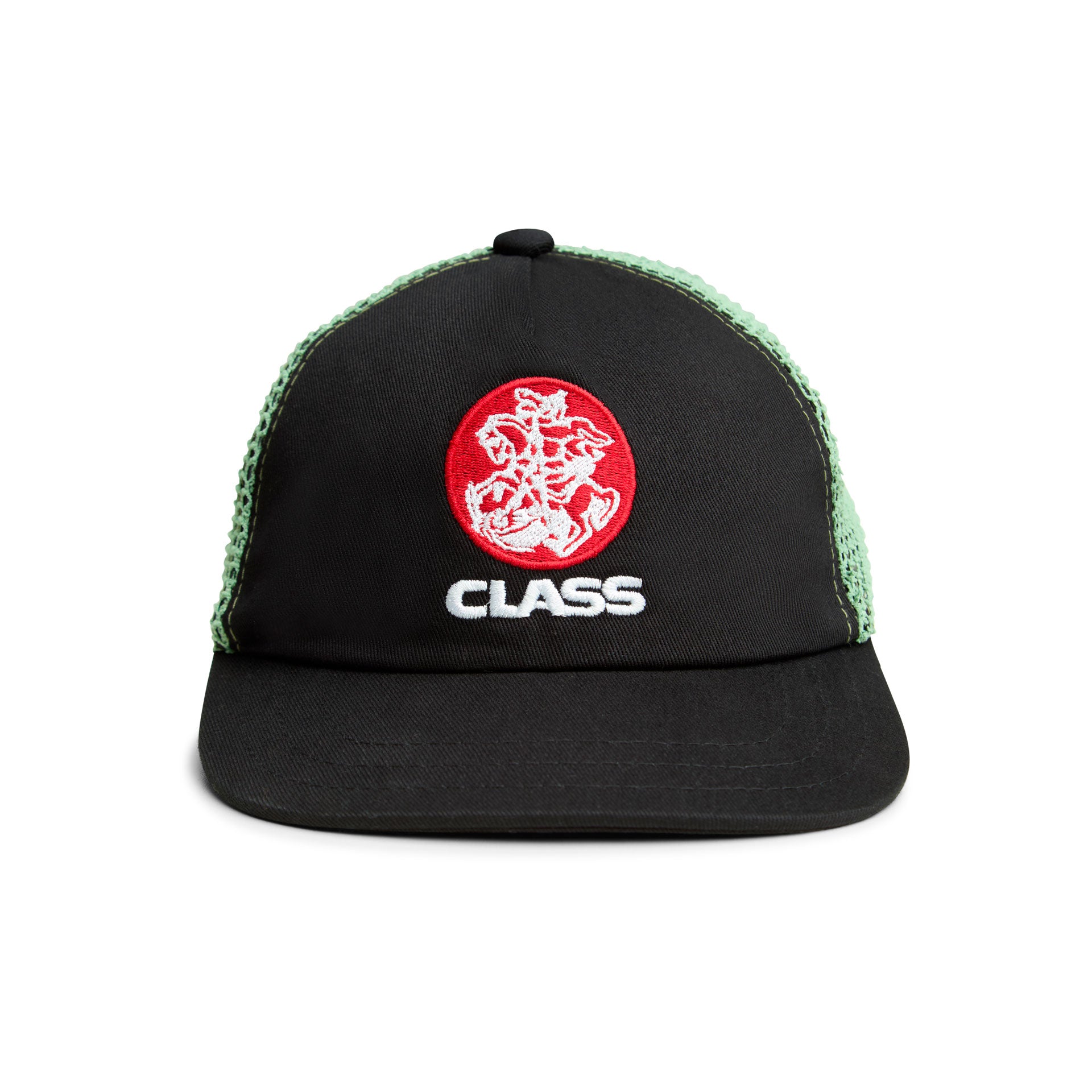 Boné trucker preto com malha verde, emblema vermelho e logo CLASS na frente