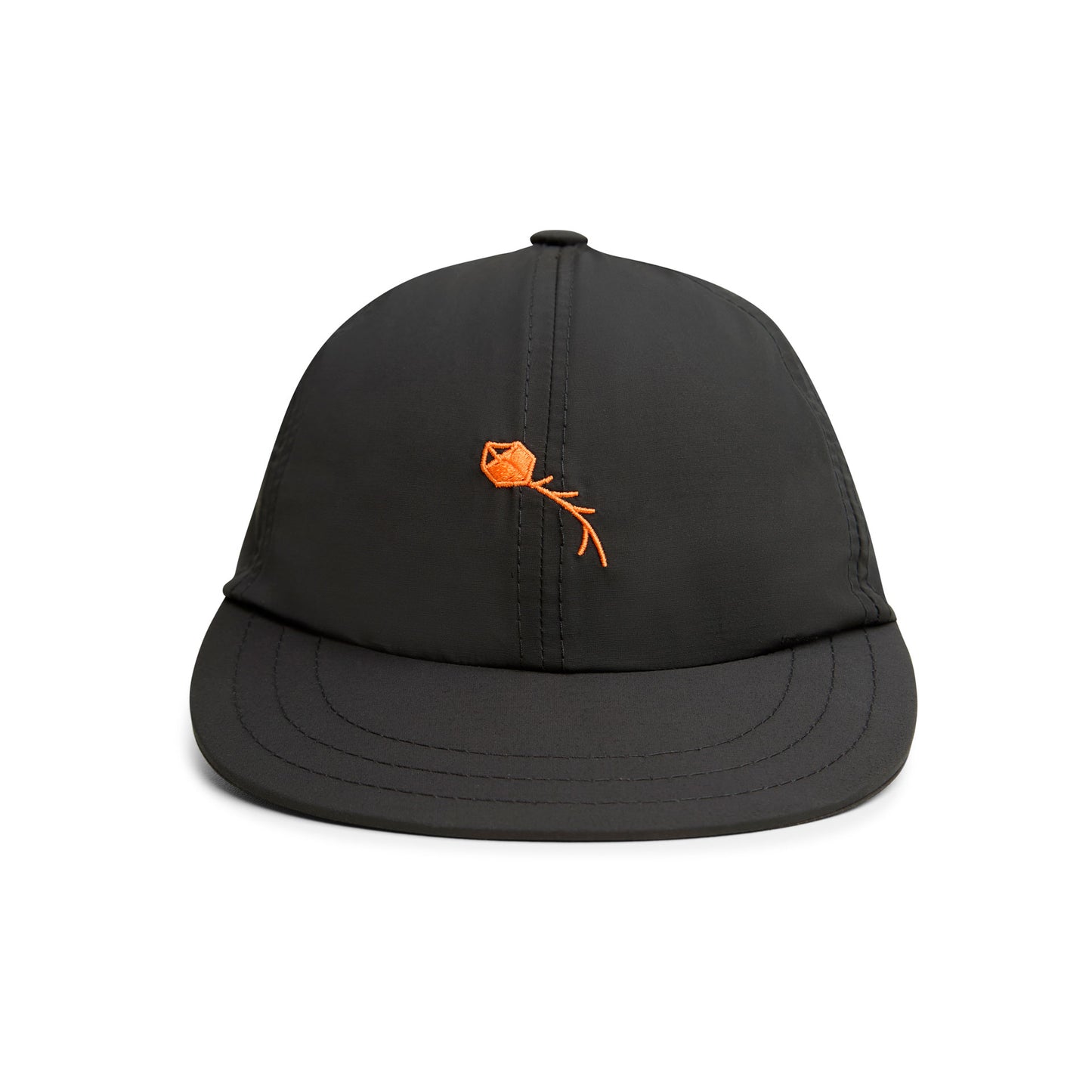 Boné preto com logotipo laranja, presilha superior e aba