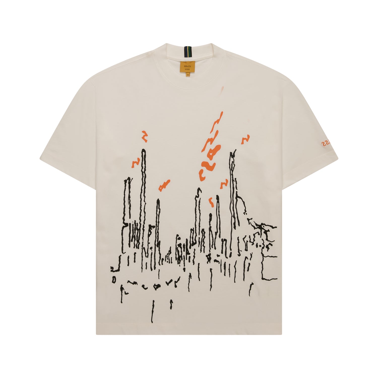 Camiseta off-white com estampa abstrata grande em preto e laranja na frente.