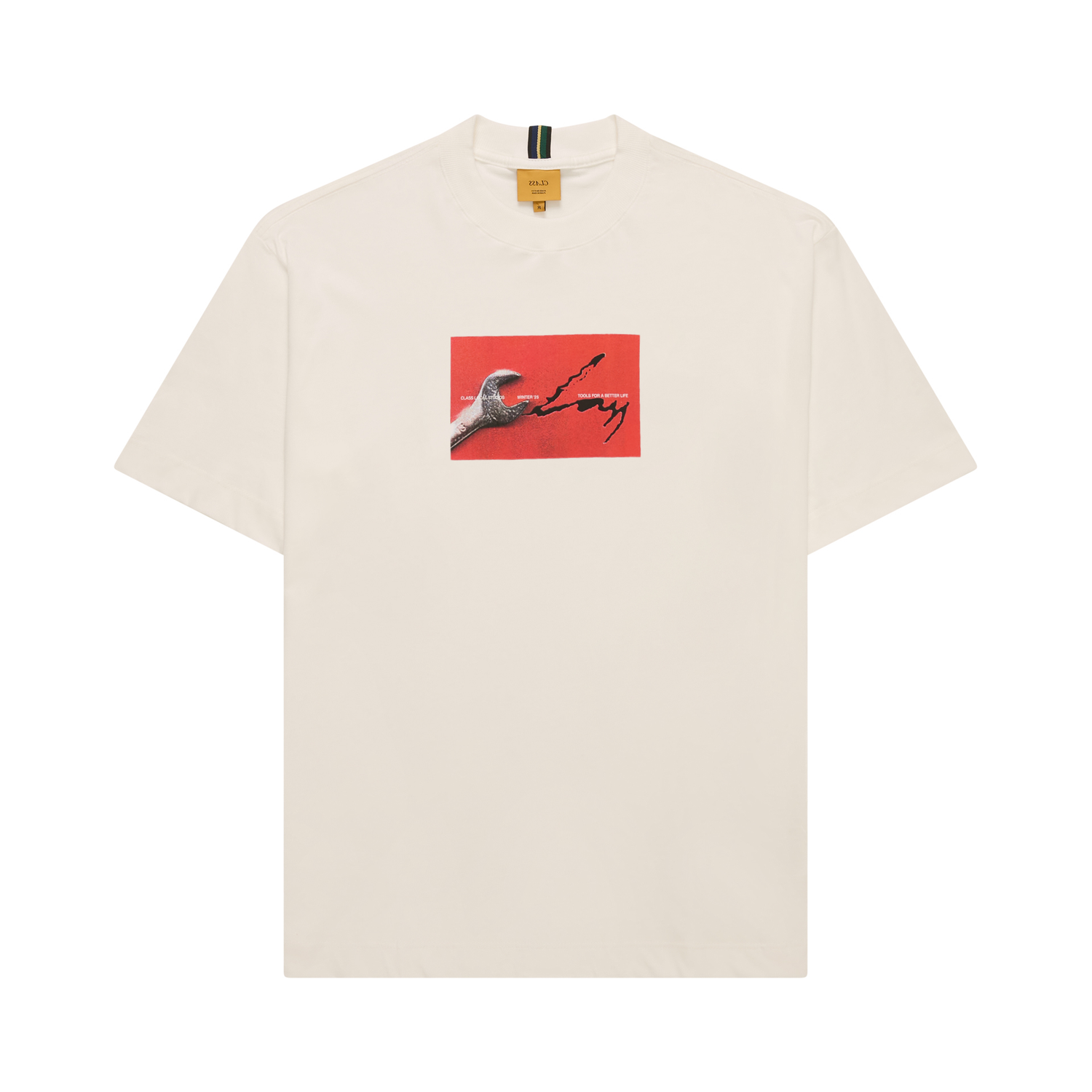Camiseta off-white com estampa vermelha central no peito e gola canelada