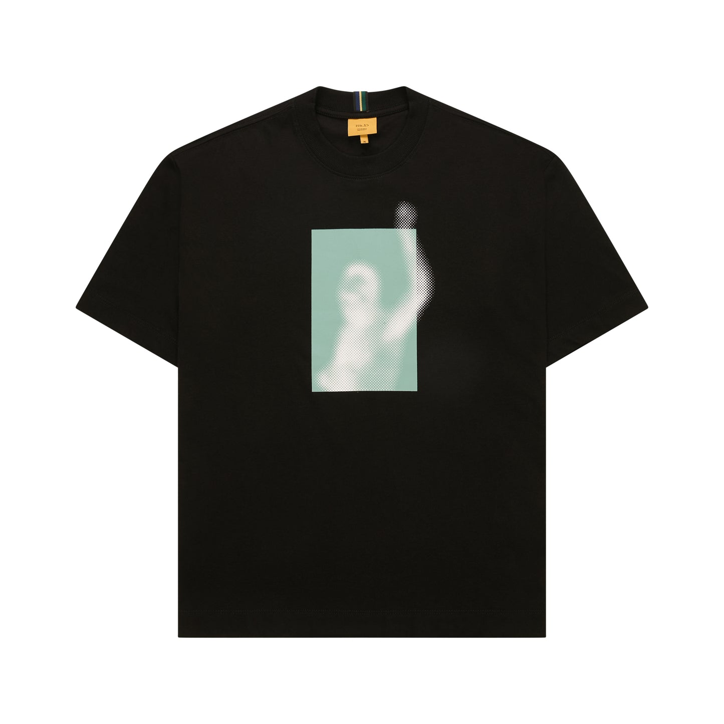 Camiseta preta manga curta com estampa quadrada frontal em tons claros