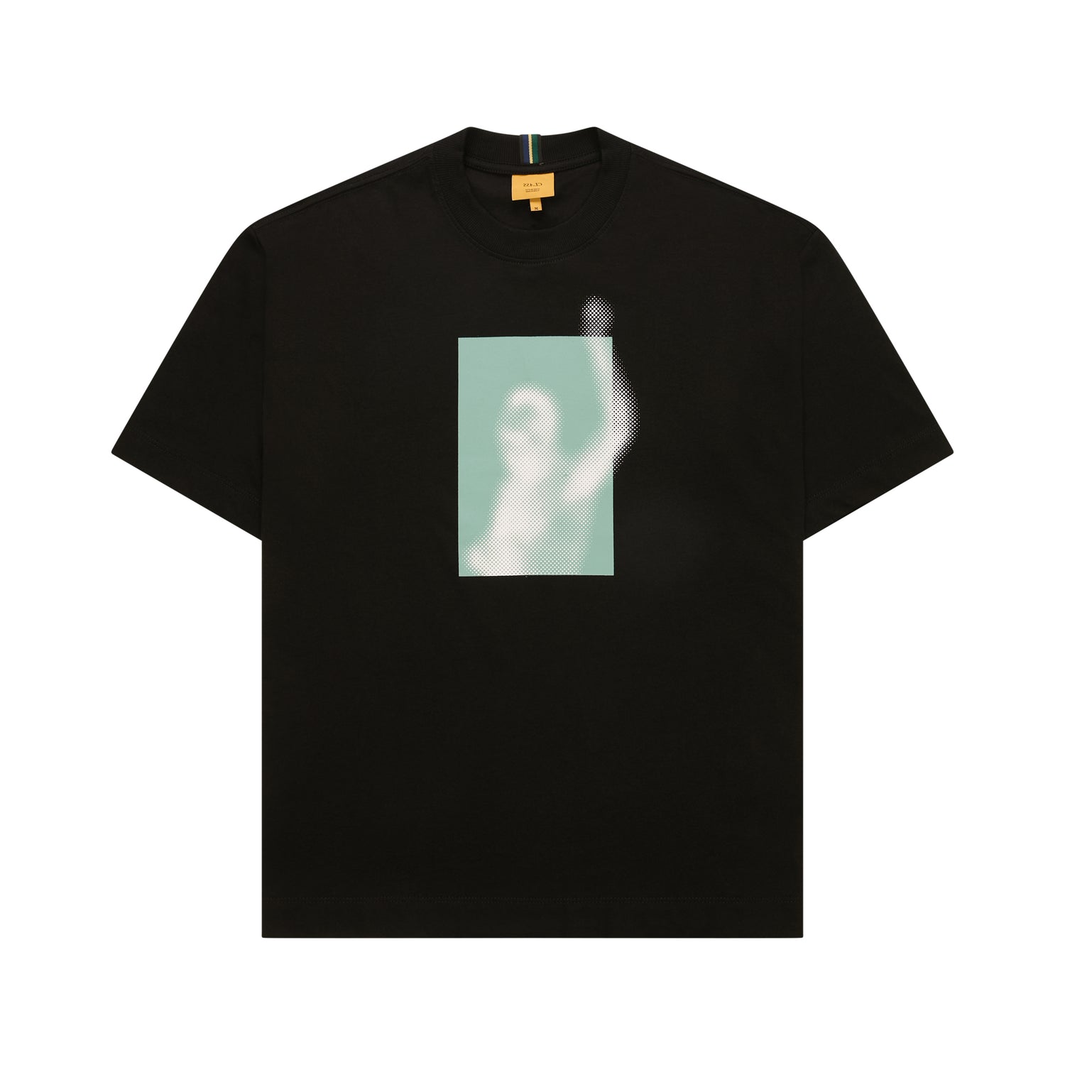 Camiseta preta manga curta com estampa quadrada frontal em tons claros