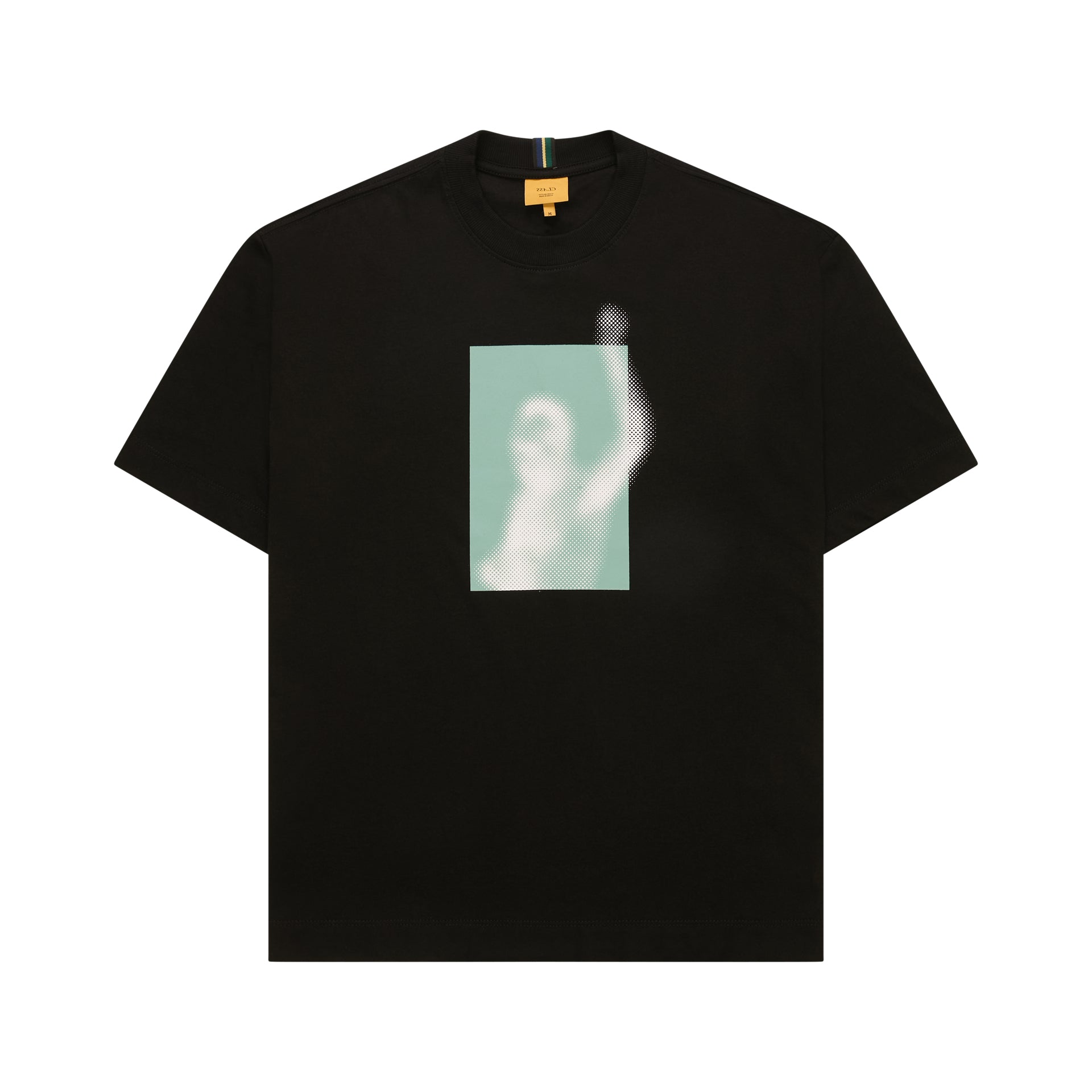 Camiseta preta manga curta com estampa quadrada frontal em tons claros