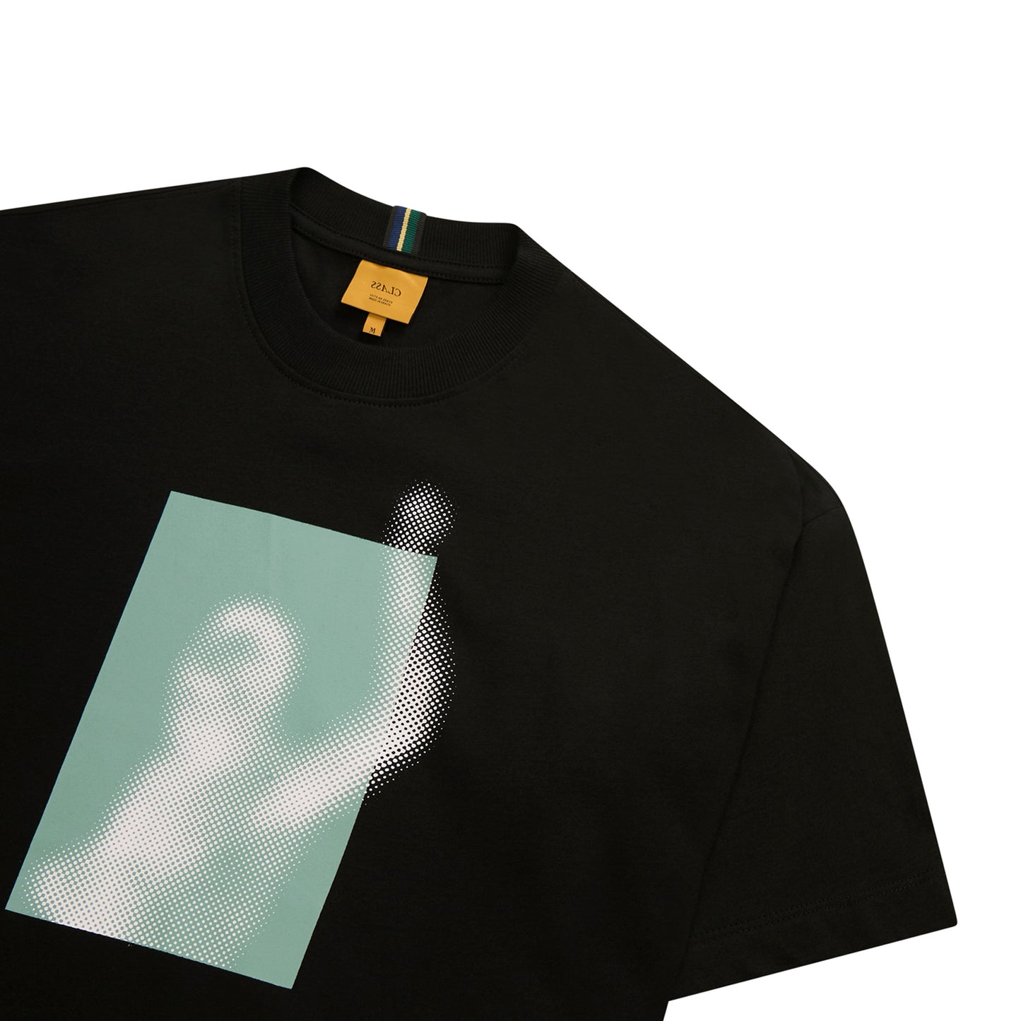 Camiseta preta de gola redonda com estampa quadrada verde e cinza na frente