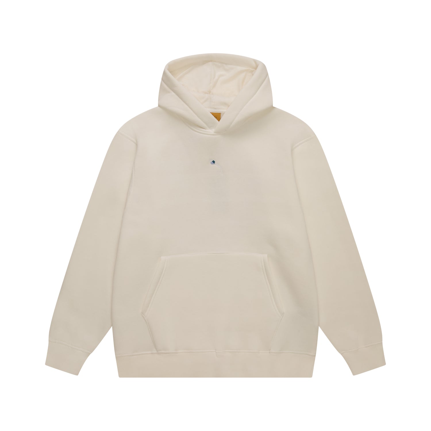 Moletom com capuz off-white, bolso canguru e pequeno logo azul no peito, vista frontal.