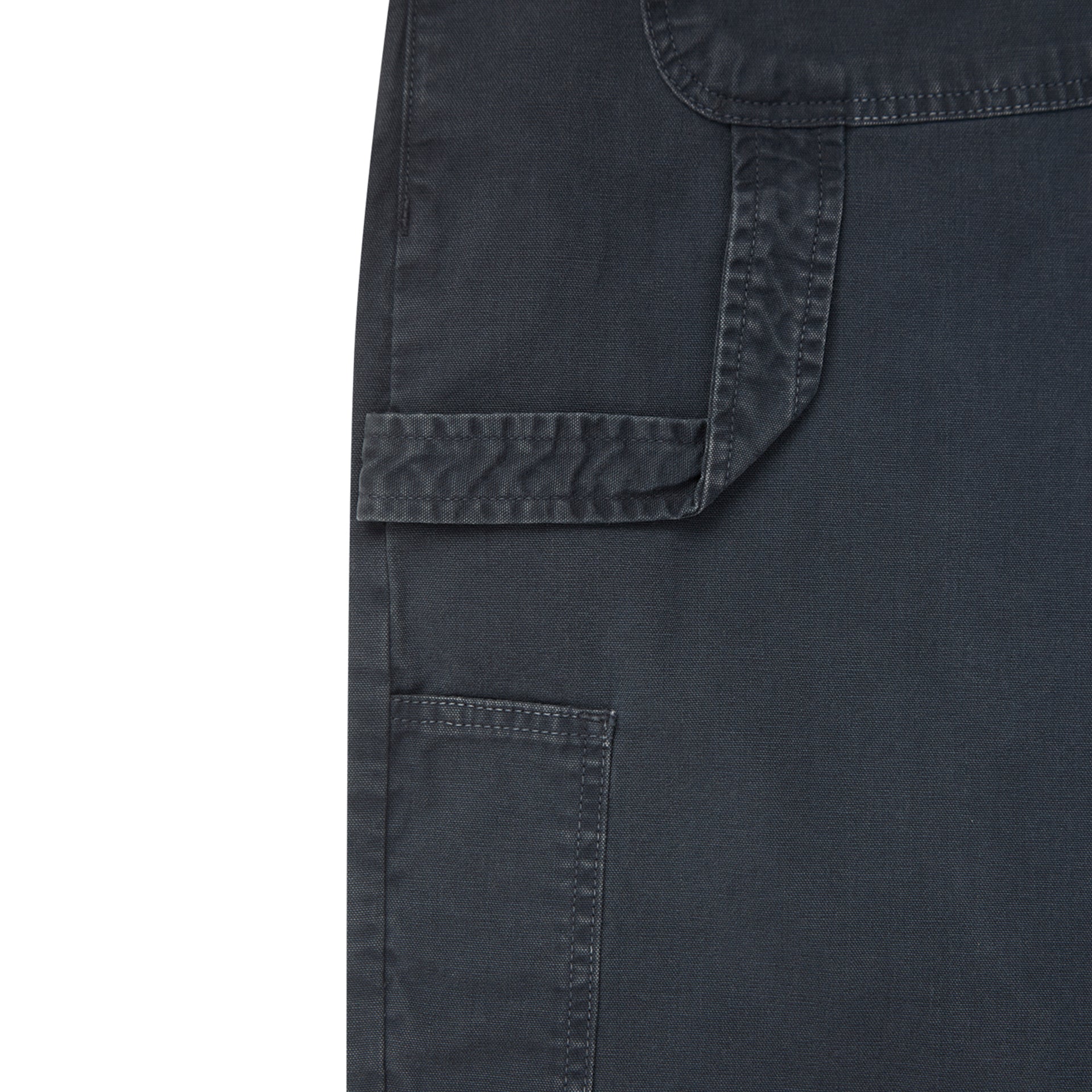 Calça cargo azul escuro com detalhe de costura e bolso frontal