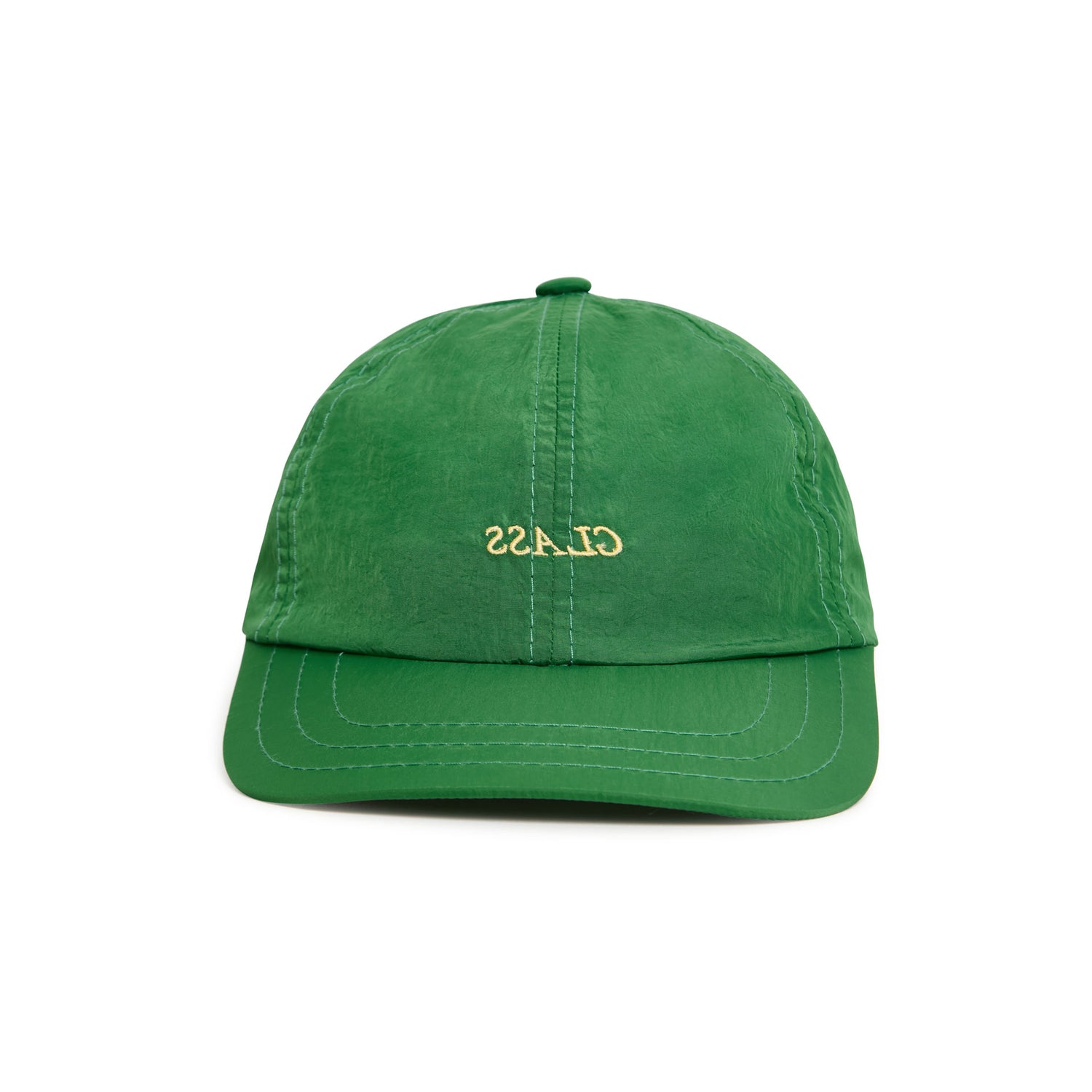 Boné esportivo verde com aba curva e logotipo bordado amarelo central