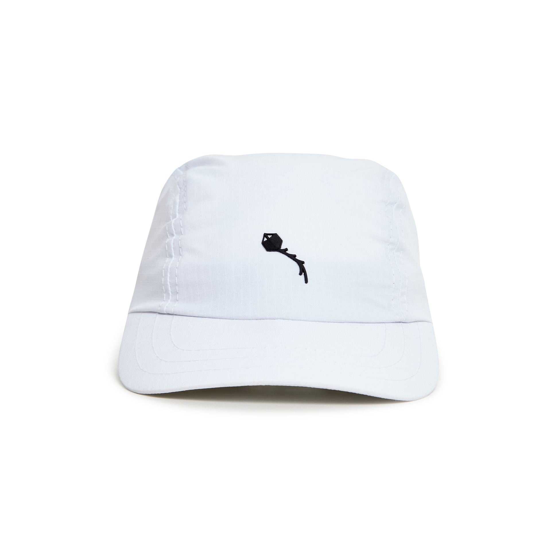 Chapéu de três painéis PIPA branco, aba curva e logo preto na frente