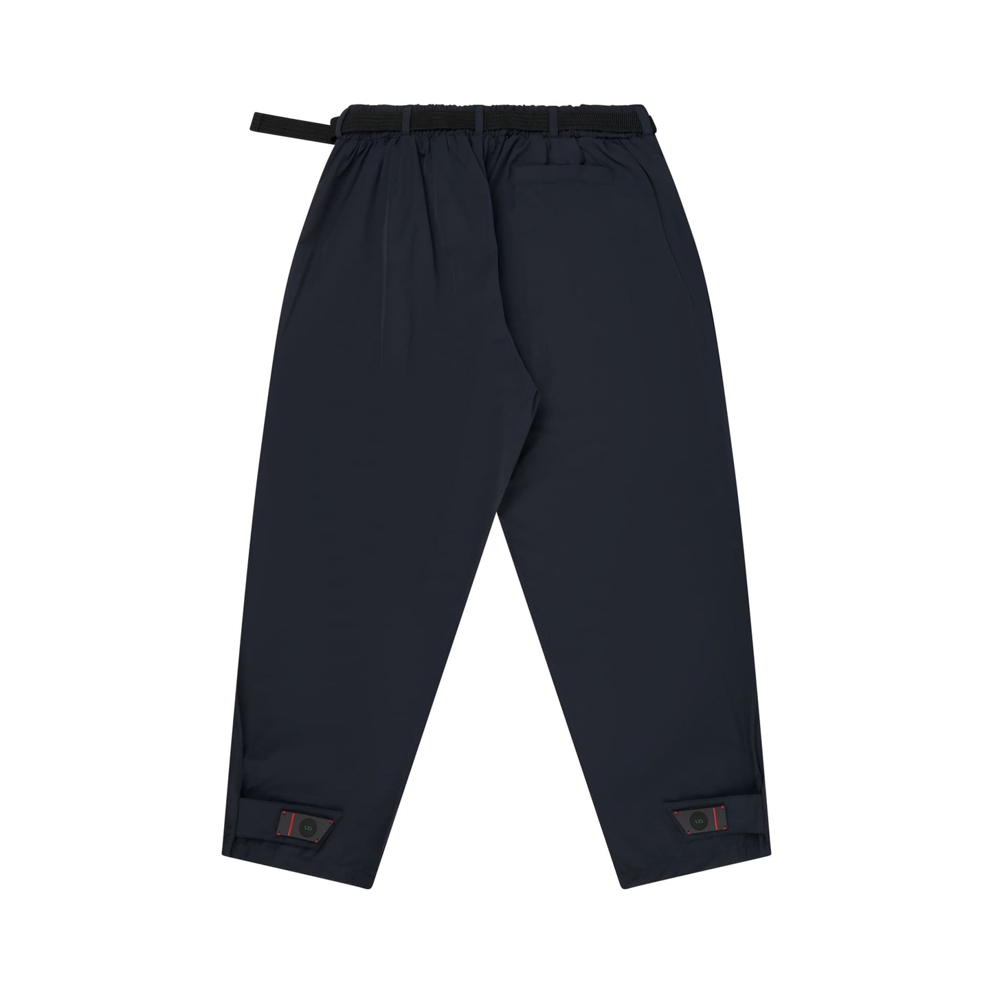 Calça de nylon marinho com cós elástico e cadarço, vista frontal.