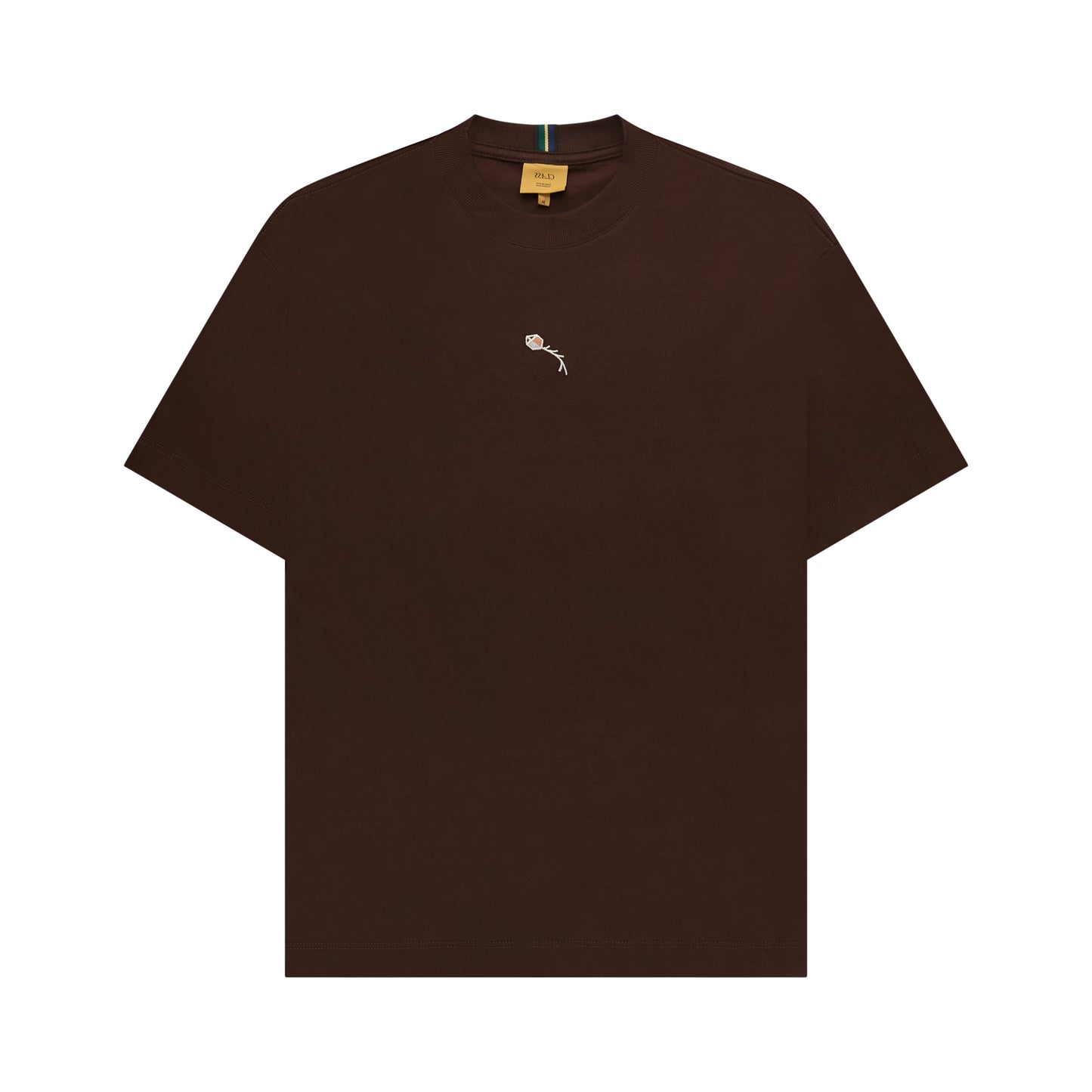 Camiseta marrom com pequeno logotipo branco no peito