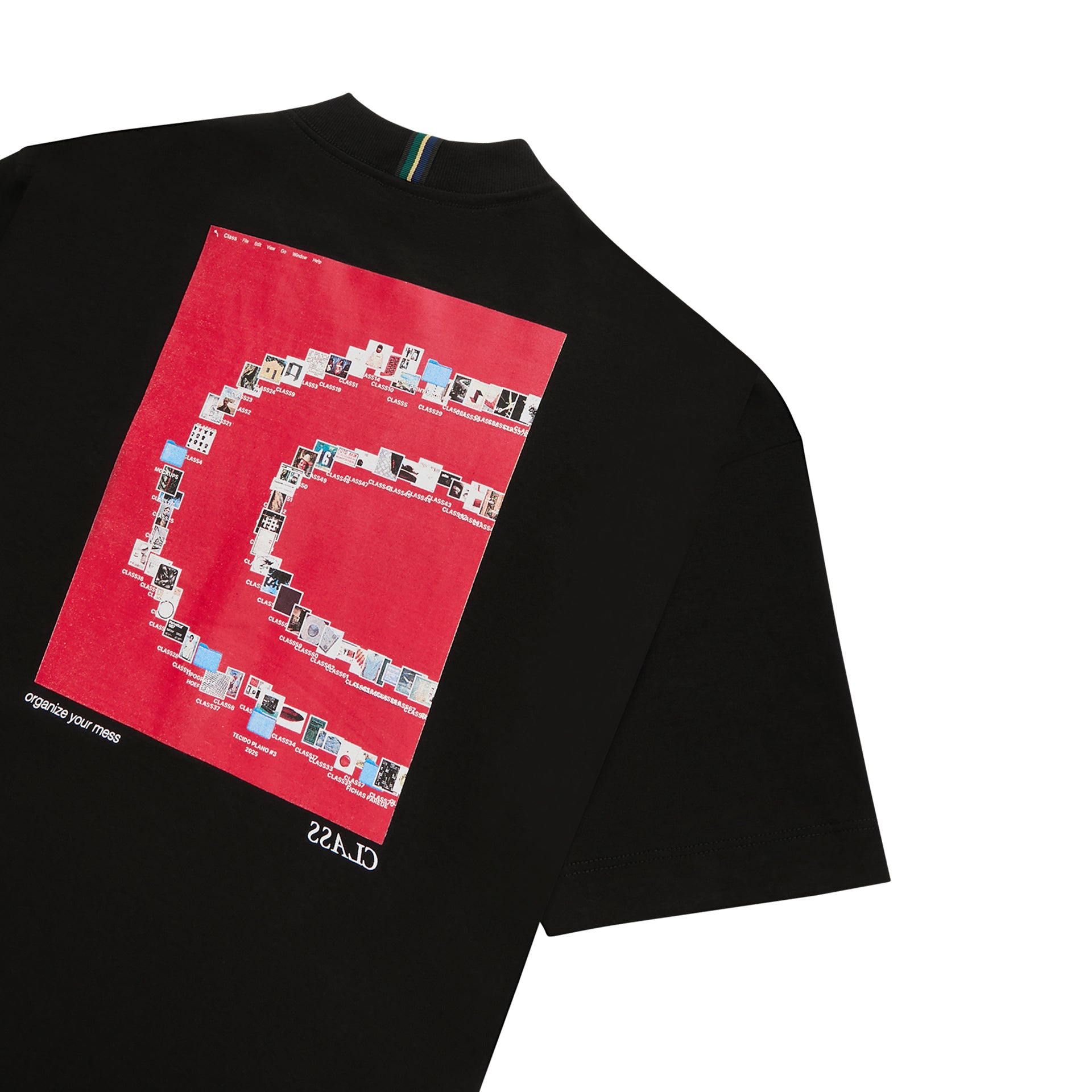 Camiseta preta com estampa quadrada vermelha em pixel na parte frontal