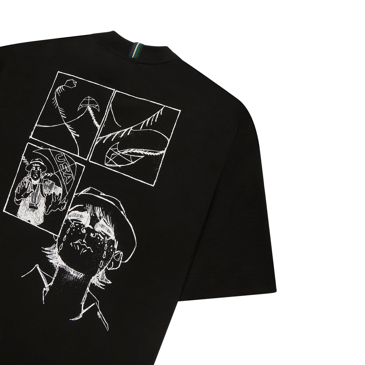Camiseta preta com estampa traseira em linhas brancas de rostos e formas geométricas.