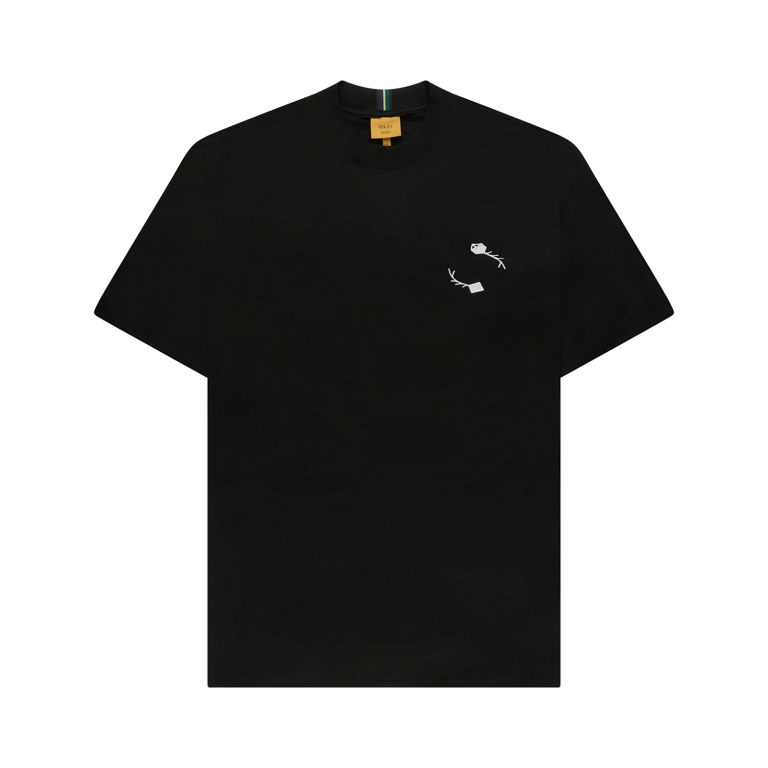 Camiseta preta de gola careca com estampa branca no peito, vista frontal