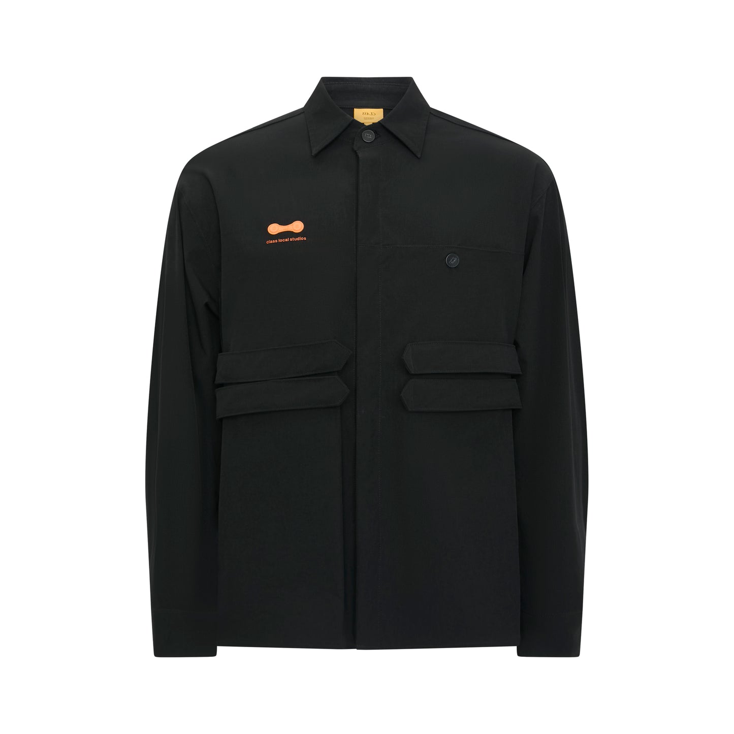 Camisa manga longa preta com bolsos frontais e logo laranja bordado