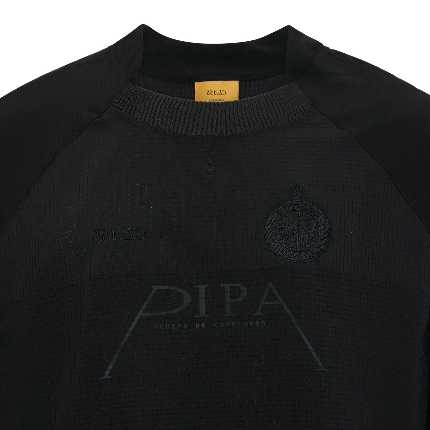 Camiseta jersey preta com gola careca e estampa PIPA com brasão circular