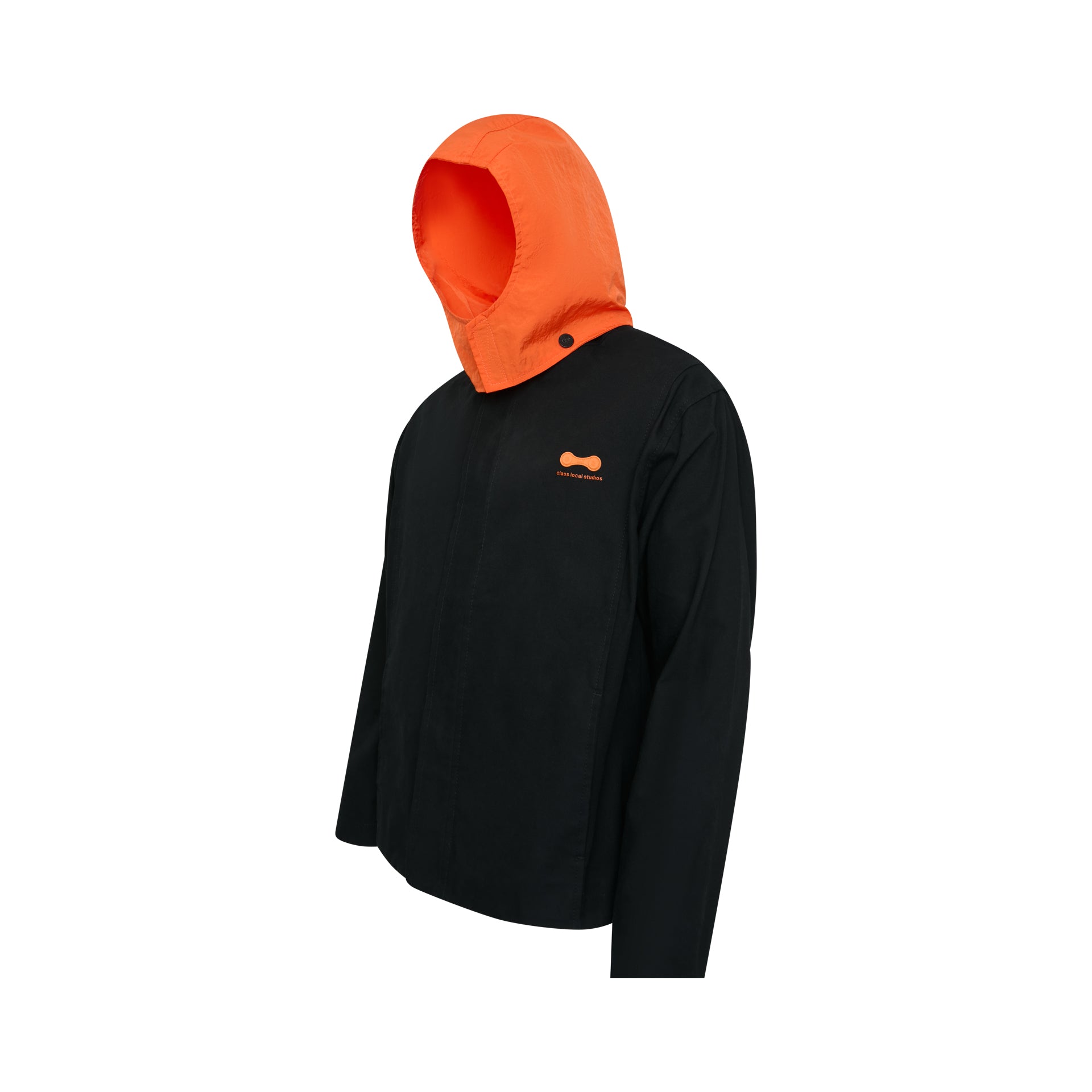 Jaqueta preta com capuz laranja e logotipo laranja no peito