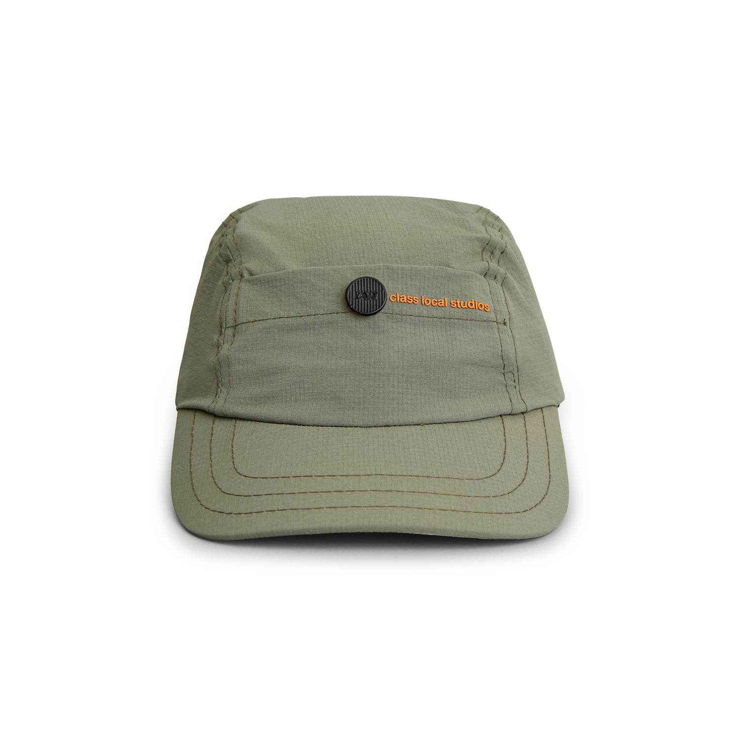 Boné esportivo de 6 painéis verde-oliva com aba curva e patch na frente.