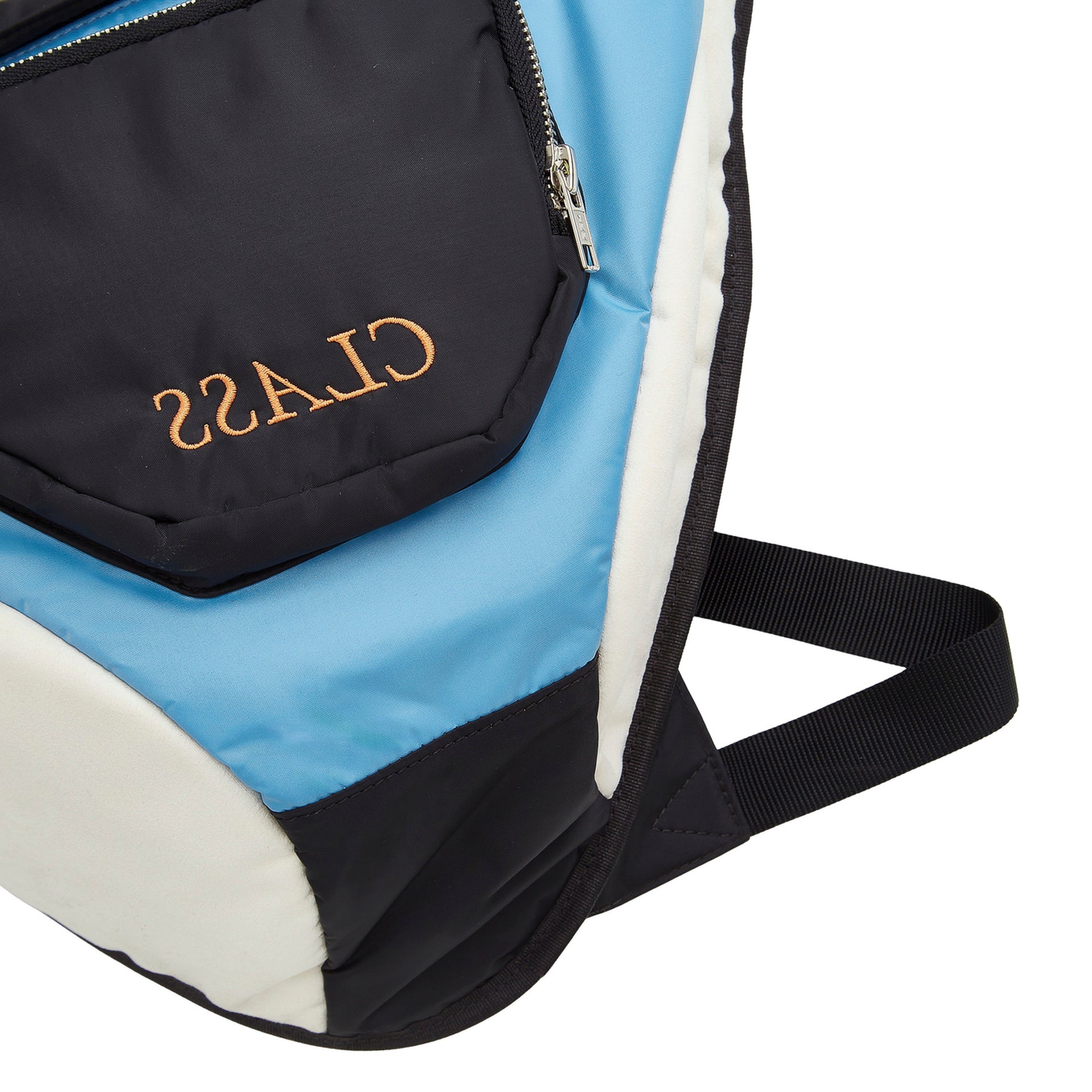 Bolsa sling azul e off white com bolso frontal e zíper metálico na parte superior