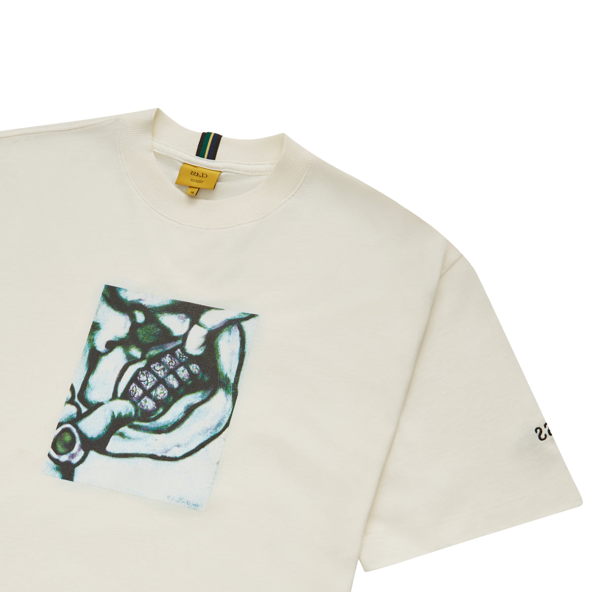 Camiseta off-white com estampa gráfica colorida no peito, gola redonda e manga curta