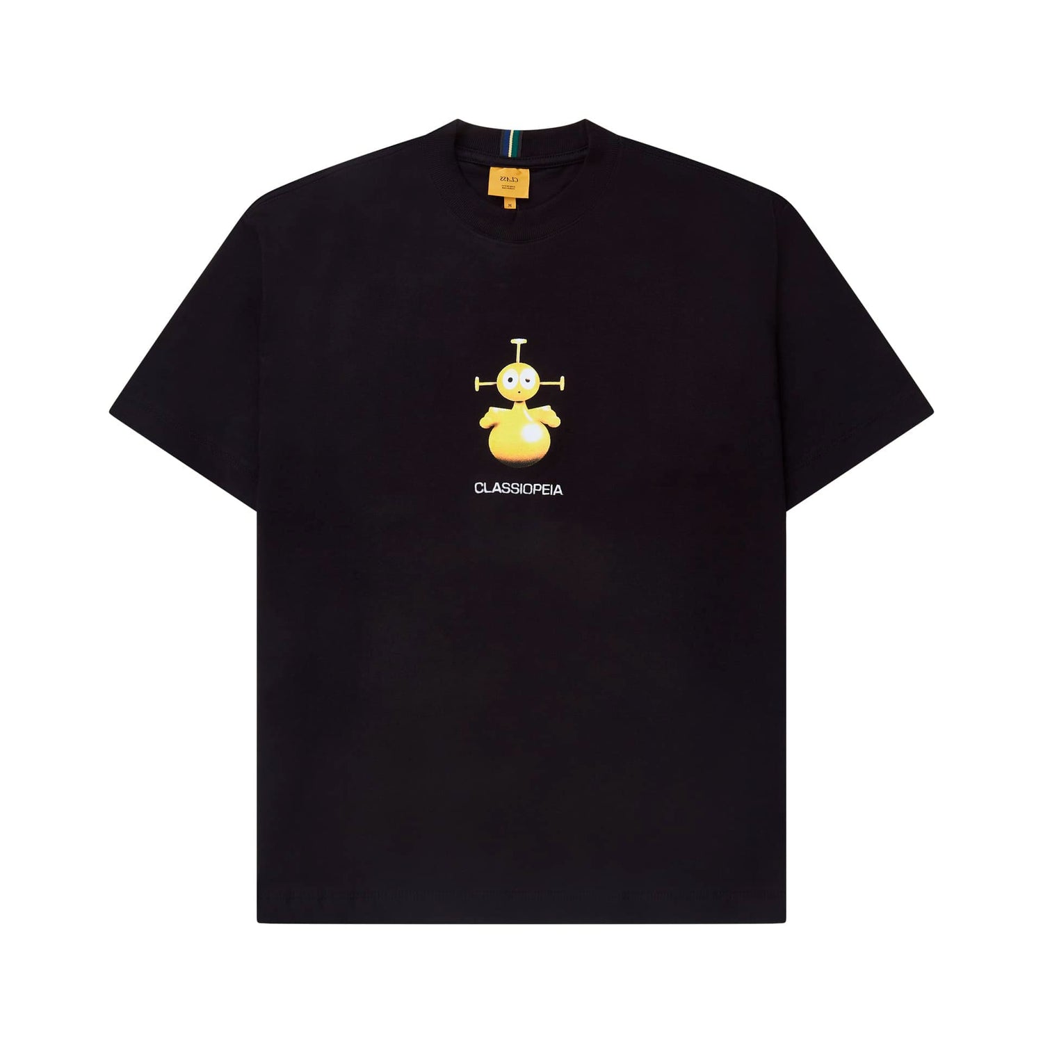 Camiseta preta com estampa do personagem CLASSOPEIA no peito