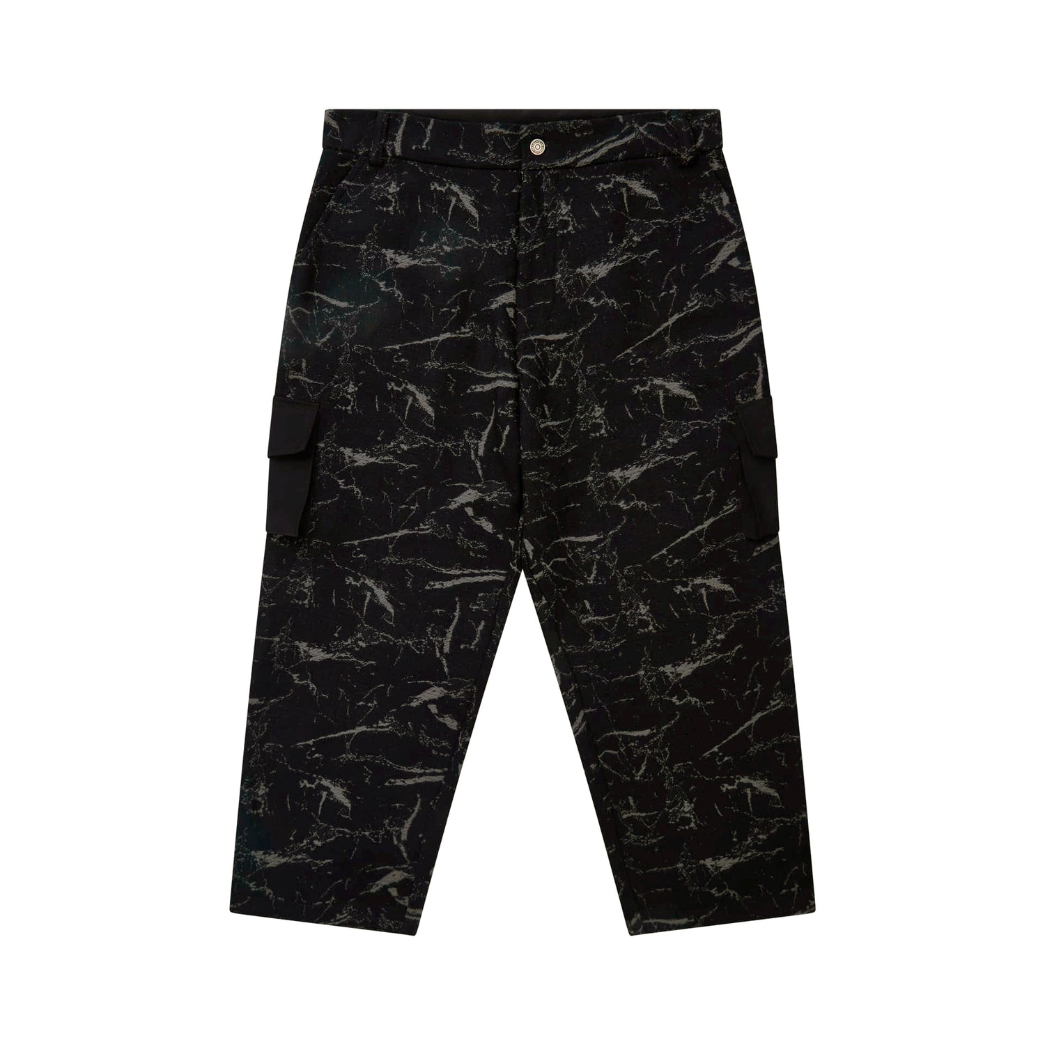 Calça cargo preta escura com presilhas e bolsos cargo com estampa marmorizada