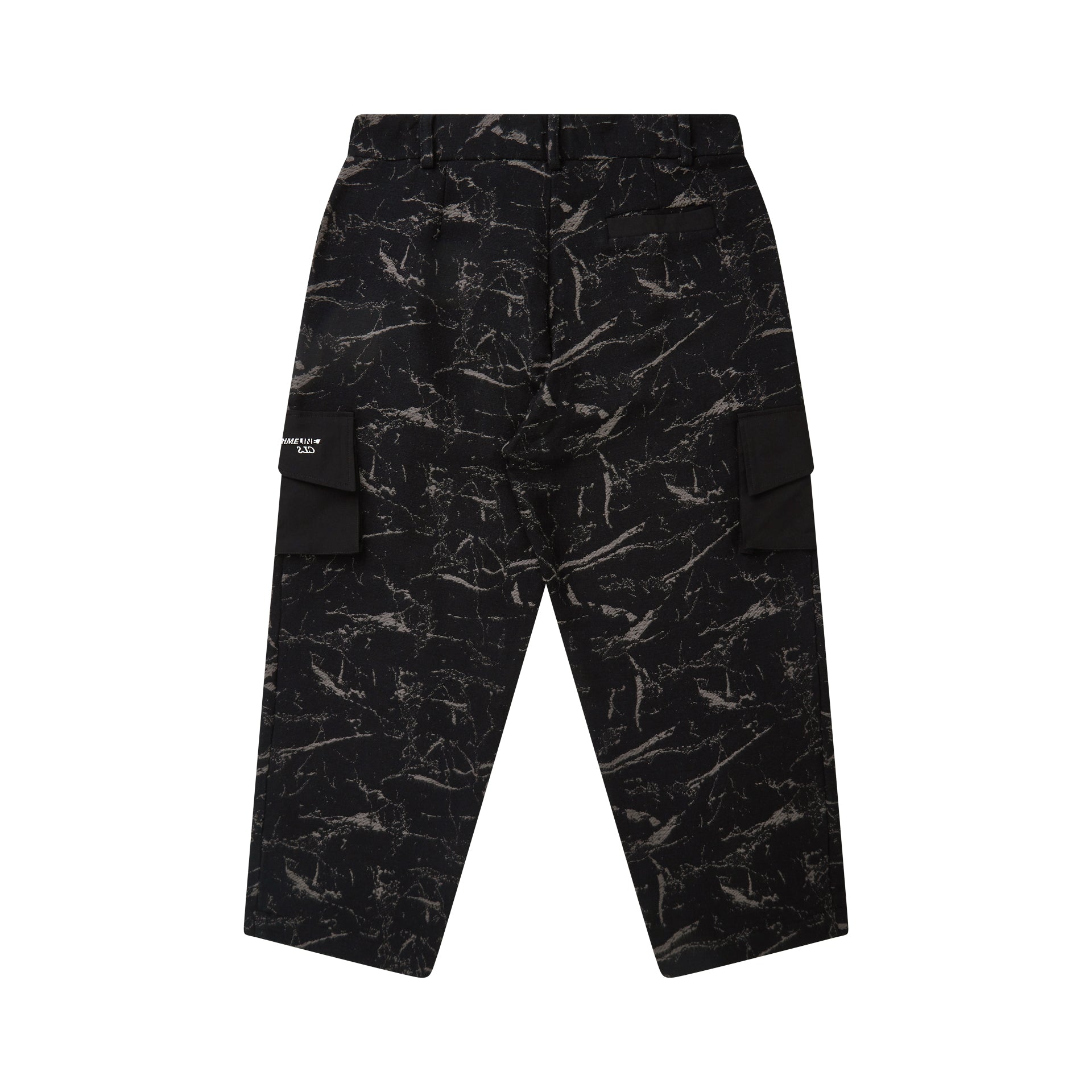 Calça cargo preta escura com estampa marmorizada e bolsos laterais