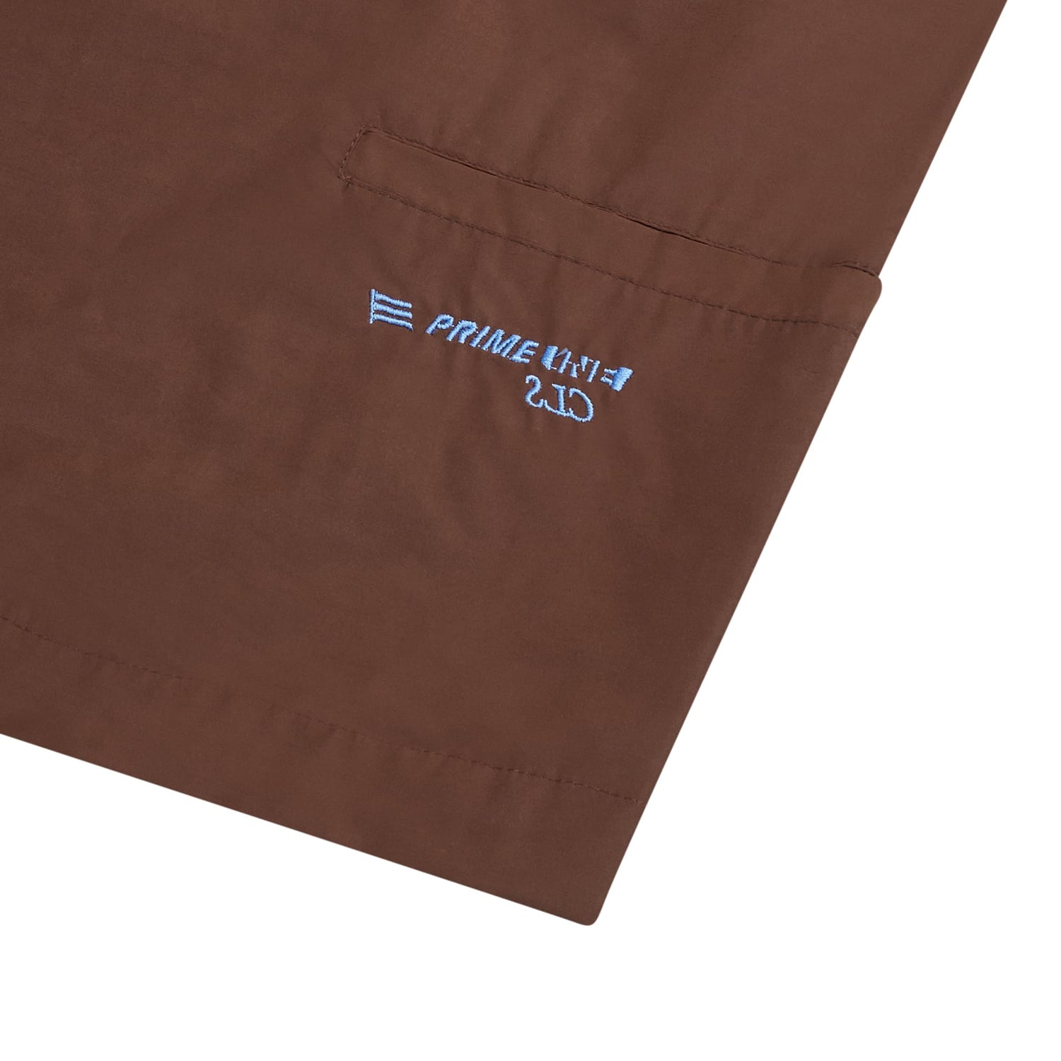 Bermuda marrom de nylon com logo PRIMELINE na lateral, costuras e detalhe de bolso