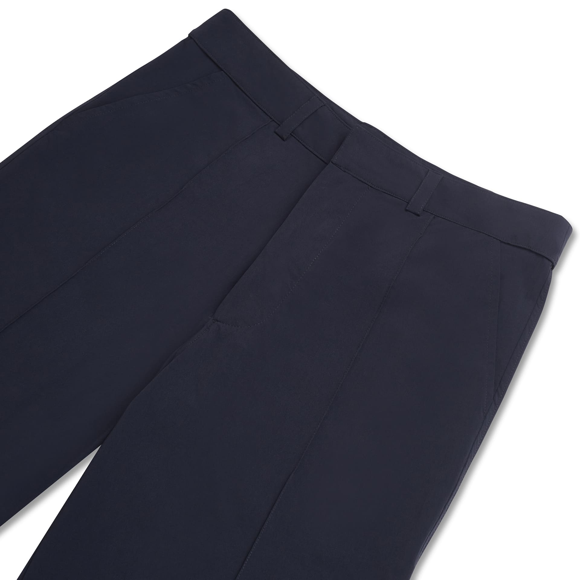Calça social azul-marinho com pregas no cós e barra de acabamento