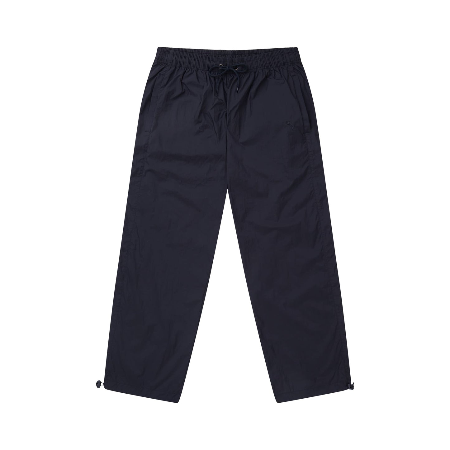 Calça PIPA escura com cós elástico, cordão ajustável e barra com ilhós.