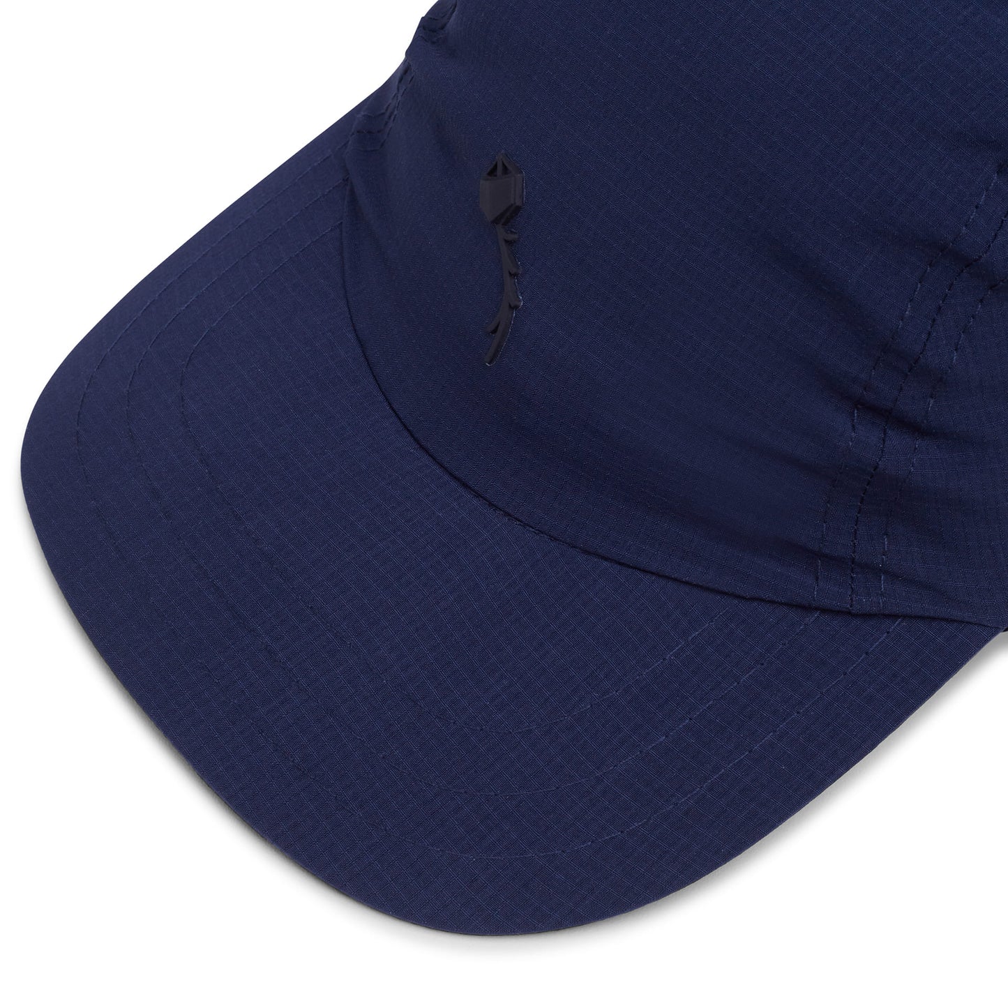 Boné de 3 painéis azul-marinho com textura e costuras na aba