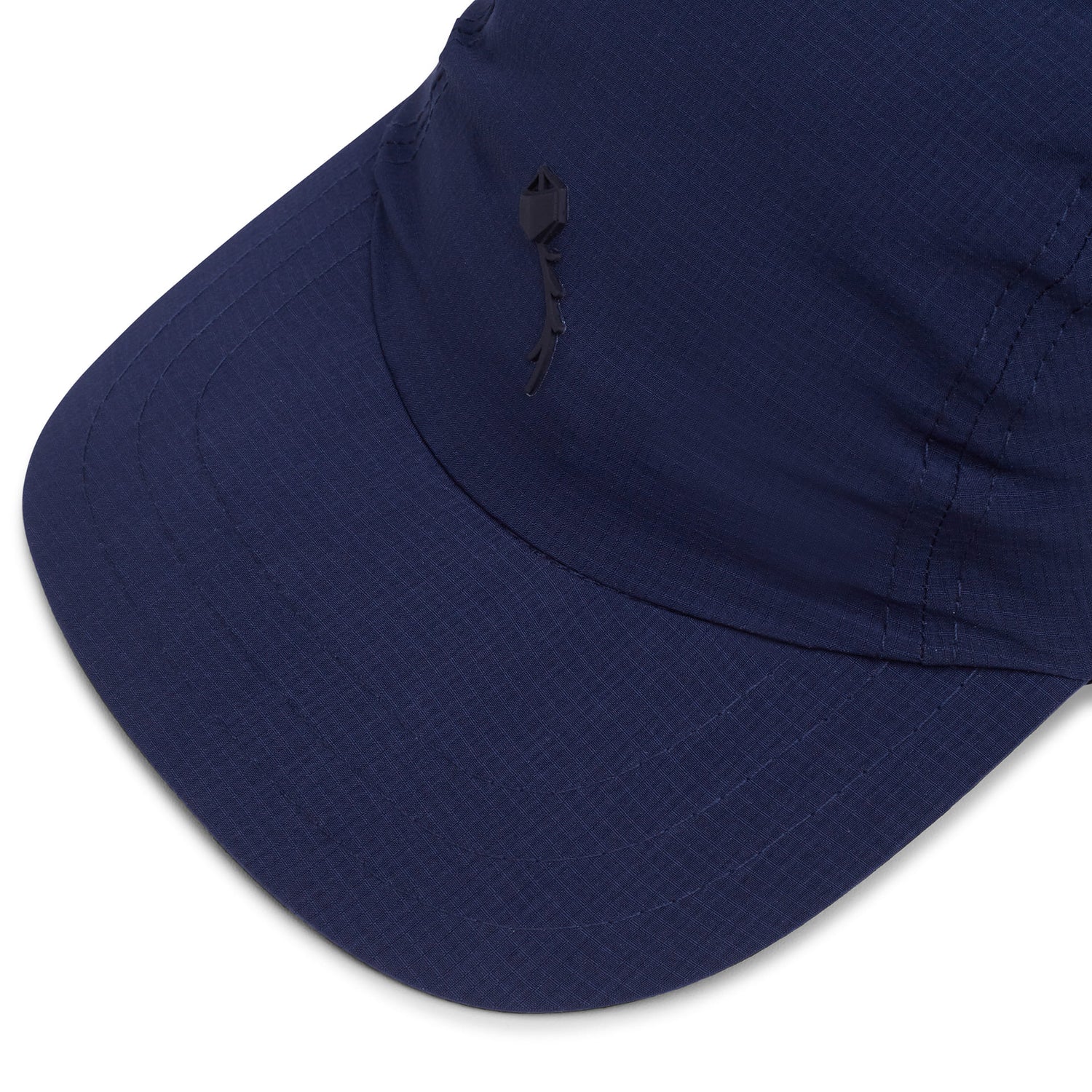 Boné de 3 painéis azul-marinho com textura e costuras na aba