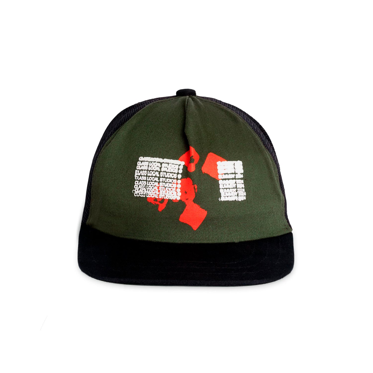 Boné trucker verde e preto com estampa branca e vermelha no topo