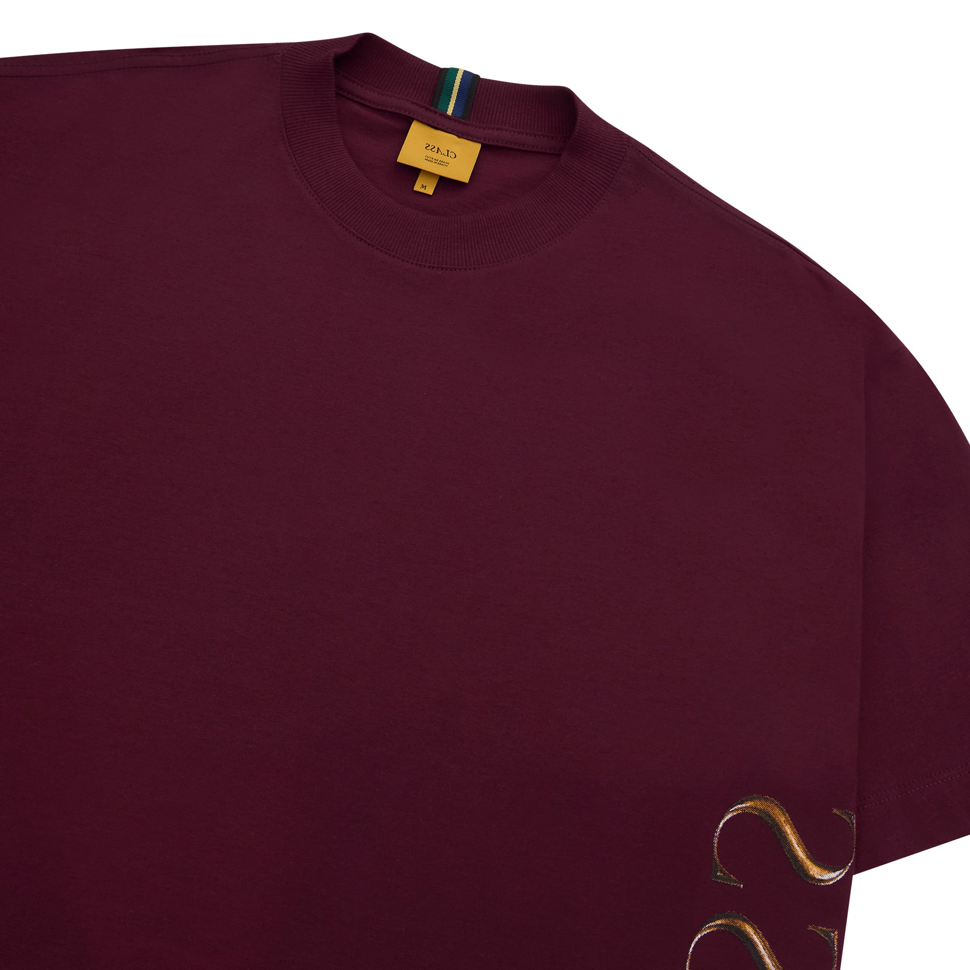 Camiseta burgundy com gola canelada e estampa dourada na lateral