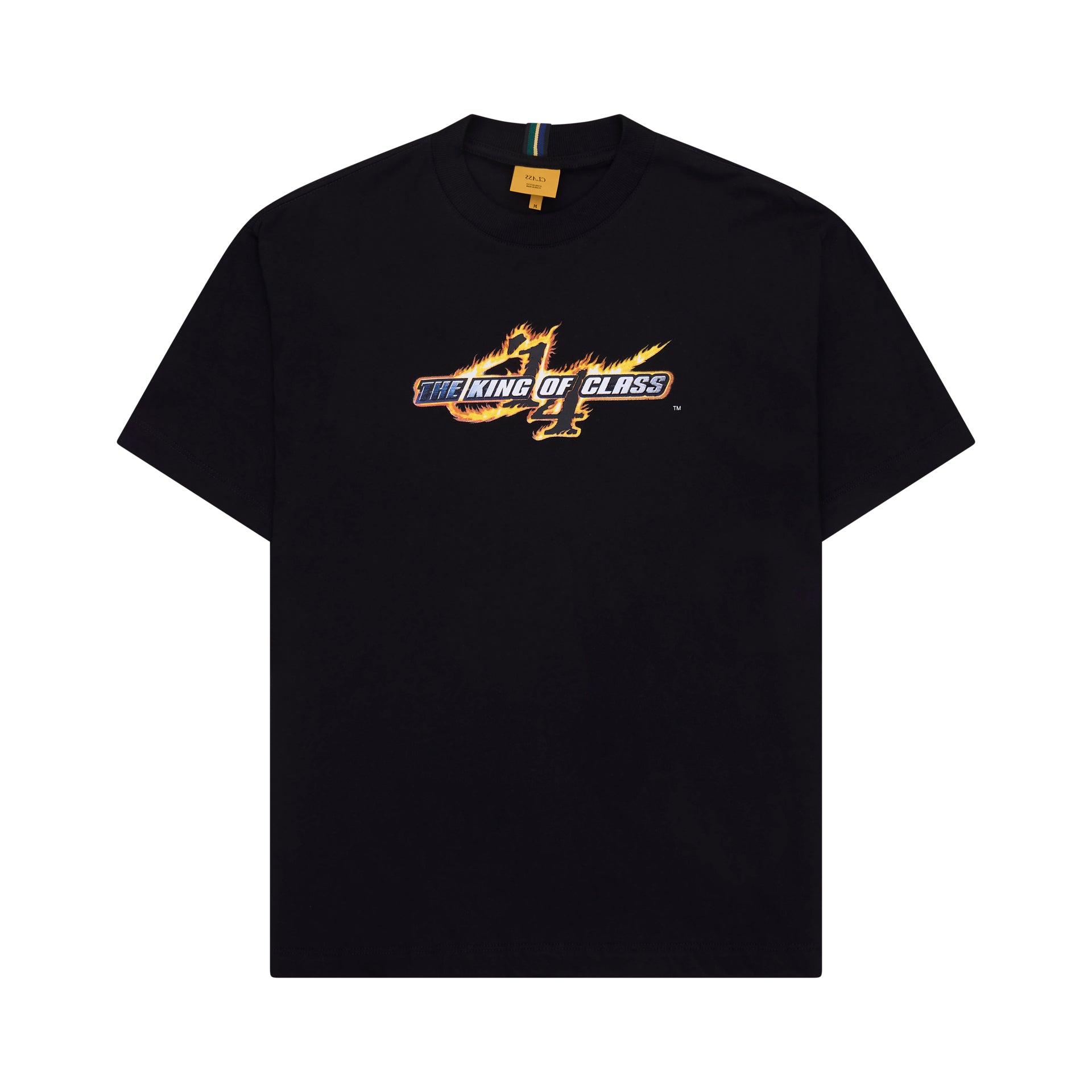 Camiseta preta com pequena estampa colorida central no peito