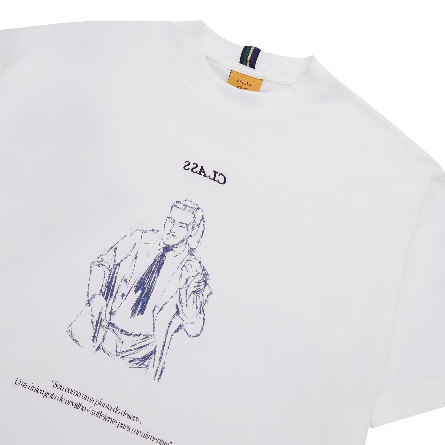 Camiseta off-white com estampa azul de ilustração e texto na frente