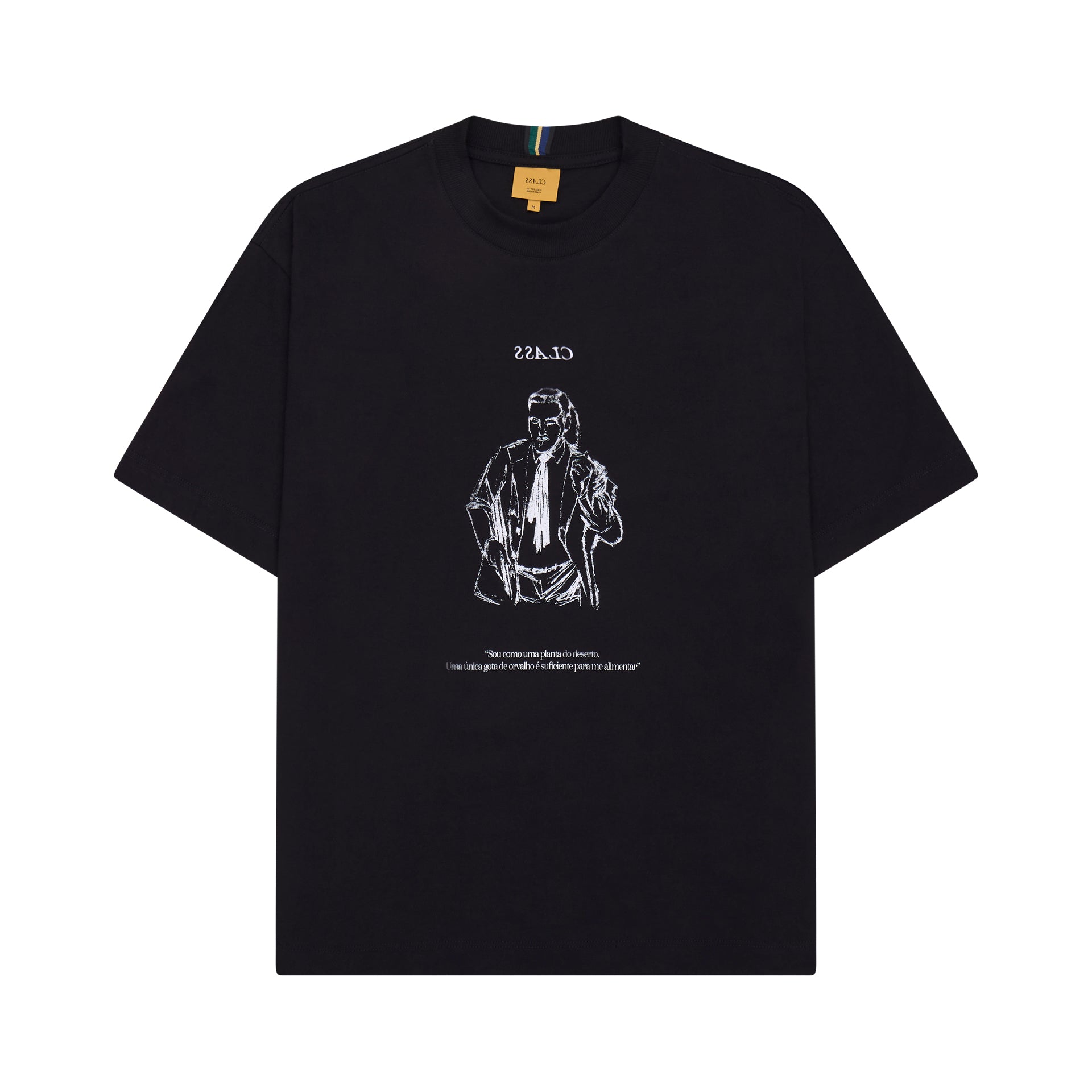 Camiseta preta com estampa frontal em preto e branco de músico e texto pequeno