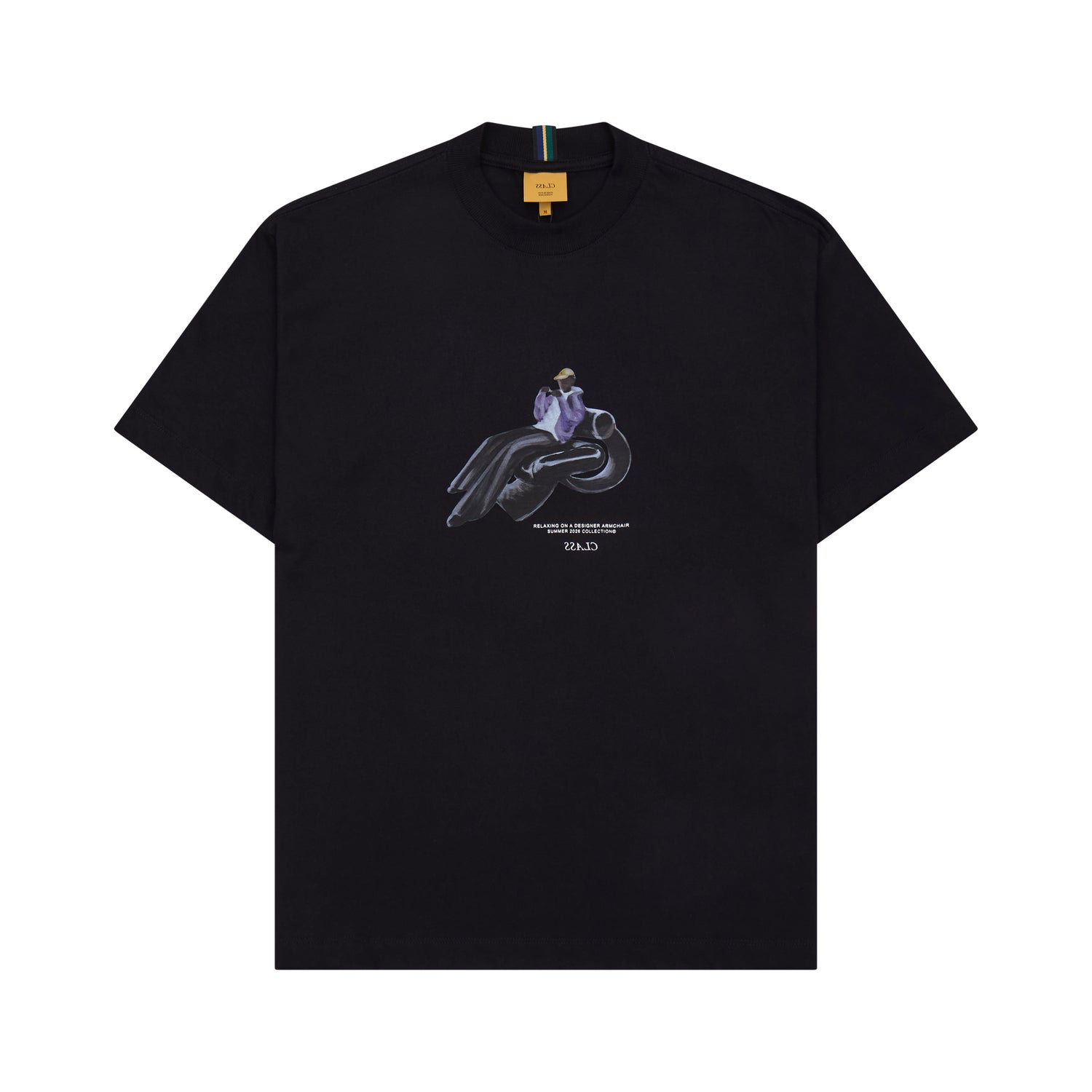 Camiseta preta de gola careca com estampa do armchair no centro do peito
