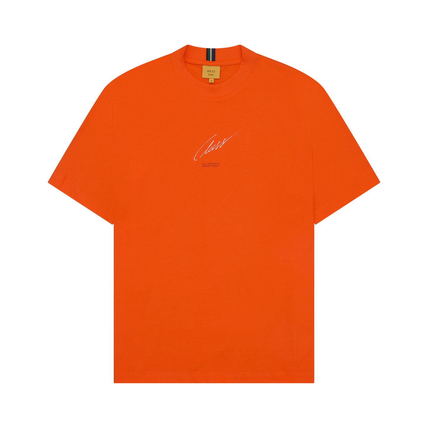 Camiseta laranja com gola careca e estampa assinada no peito