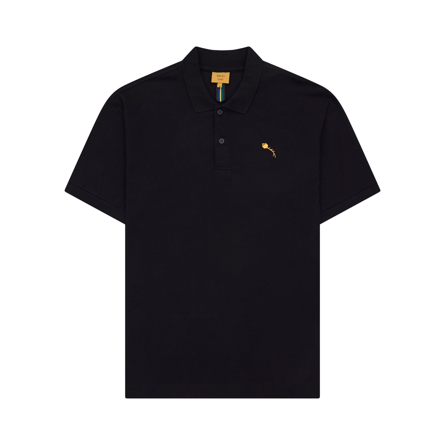 Camiseta polo clássica preta com gola e botões; logo dourado pequeno no peito