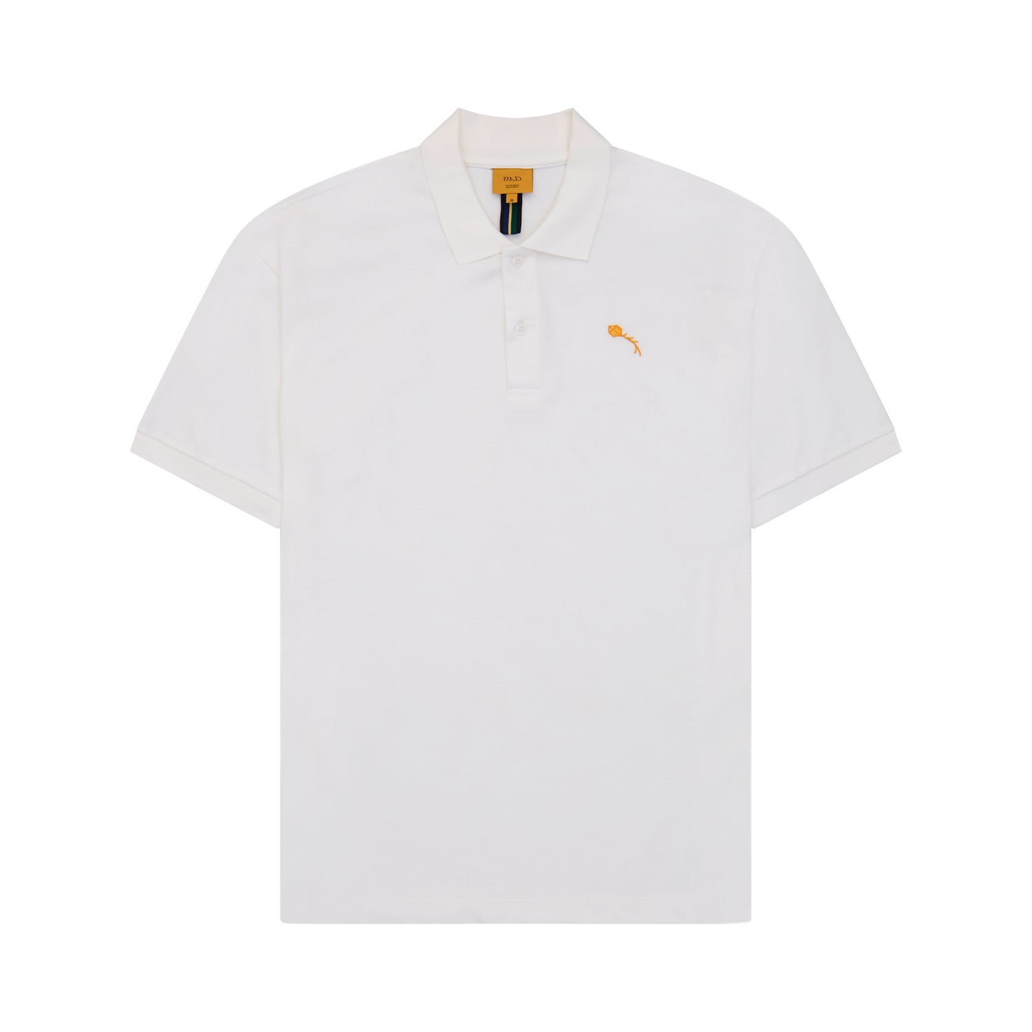 Camisa polo clássica off-white com gola e botão, logo bordado no peito.